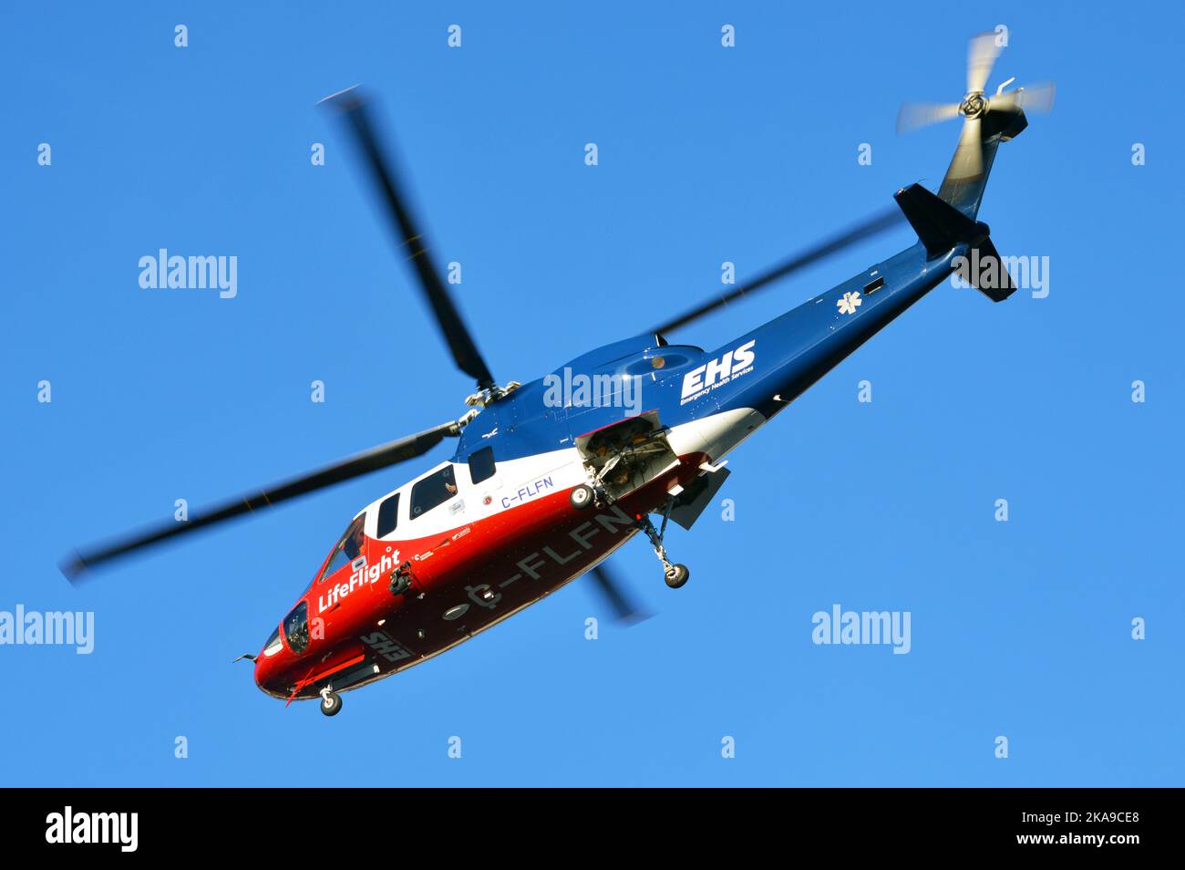 C-FLFN (CFLFN), ein Sikorsky S-76C Rettungshubschrauber aus der Luft, der von Emergency Health Services (EHS) in Nova Scotia, Kanada, betrieben wird. Stockfoto