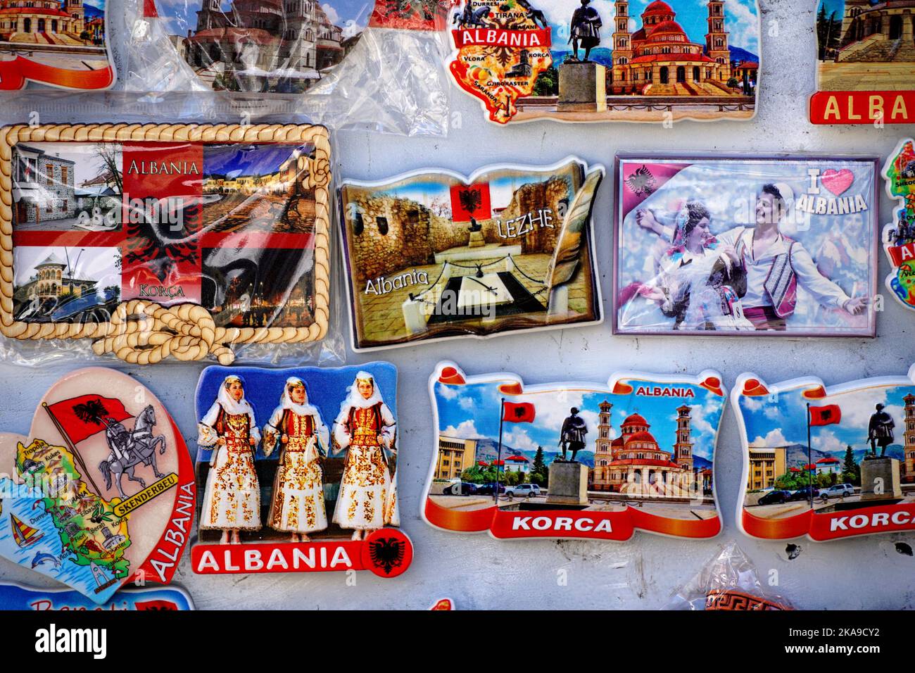 Souvenirs zum Verkauf in Korce Stadt in Albanien. Stockfoto