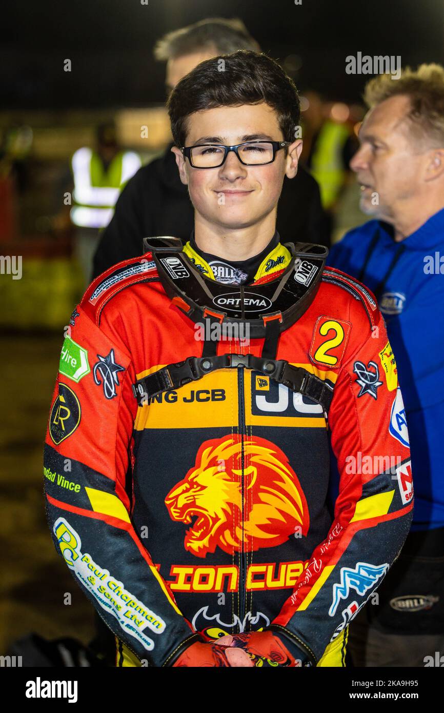 Max Perry - Leicester Lion Cubs Speedway Rider. Hochformat. Stockfoto