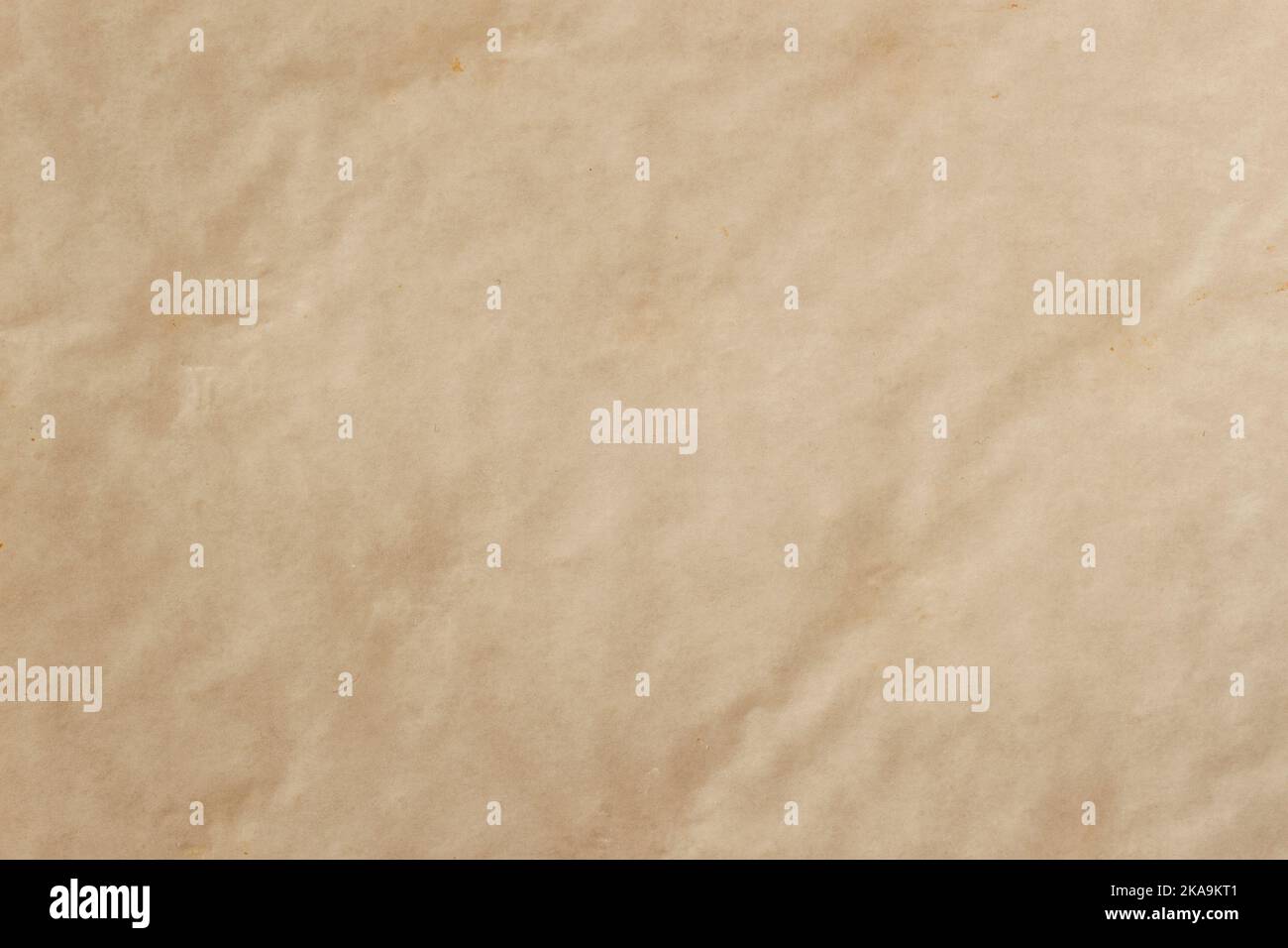 Zerknitterte beige Papierstruktur Nahaufnahme, umweltfreundlich, keine Abfälle Material Stockfoto