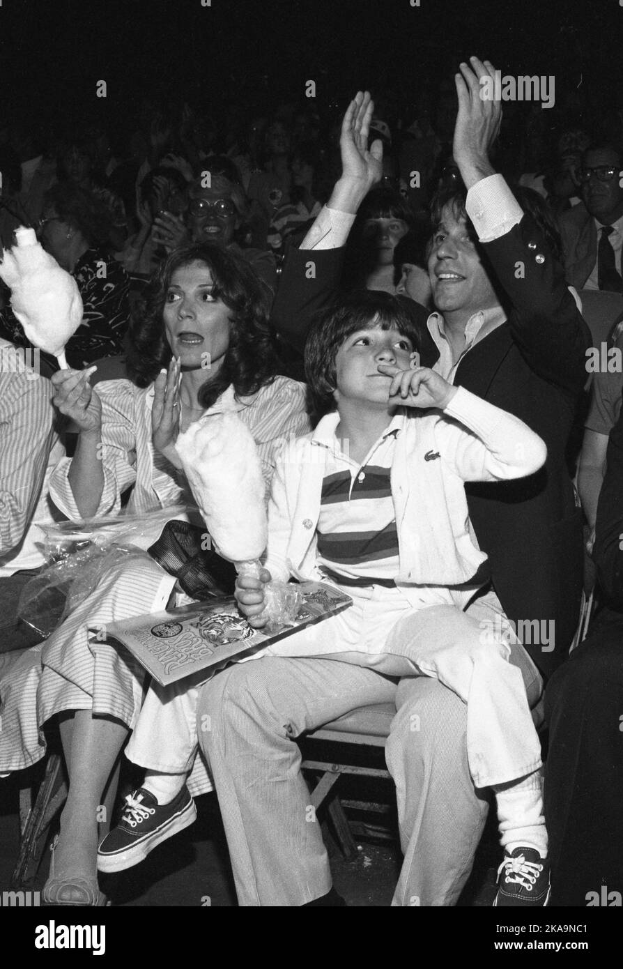 Henry Winkler mit Frau Stacey Weitzman und Stiefsohn Jed Weitzman bei Ringling Bros. Und Barnum & Bailey Circus 1979. Quelle: Ralph Dominguez/MediaPunch Stockfoto