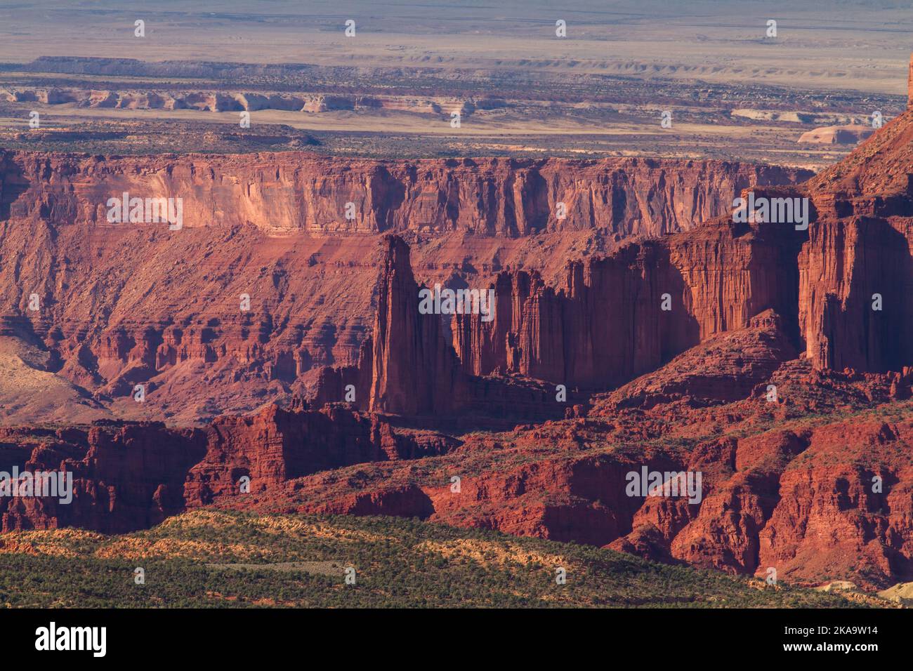 Teleansicht des Titan in den Fisher Towers und dem Dome Plateau von Fisher Mesa in der Nähe von Moab, Utah. Stockfoto