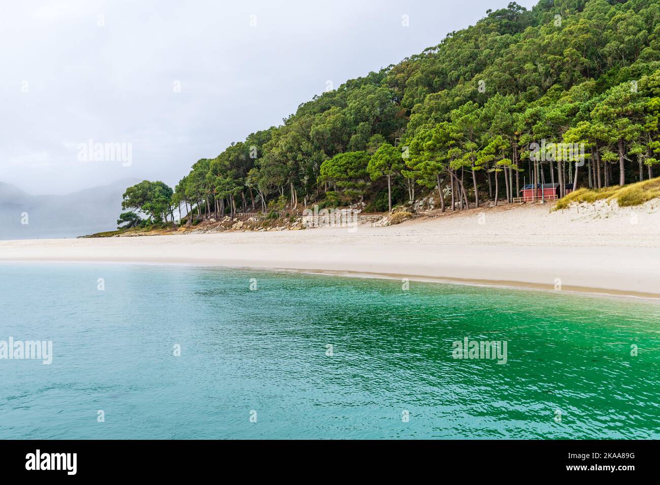 Schöner Strand von Rodas, auf den Cies-Inseln in Galicien, Spanien. Stockfoto