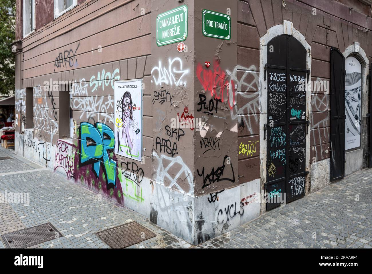 Graffiti auf dem Gebäude, in der Nähe der Cobblers-Brücke, jubljana, Slowenien Stockfoto