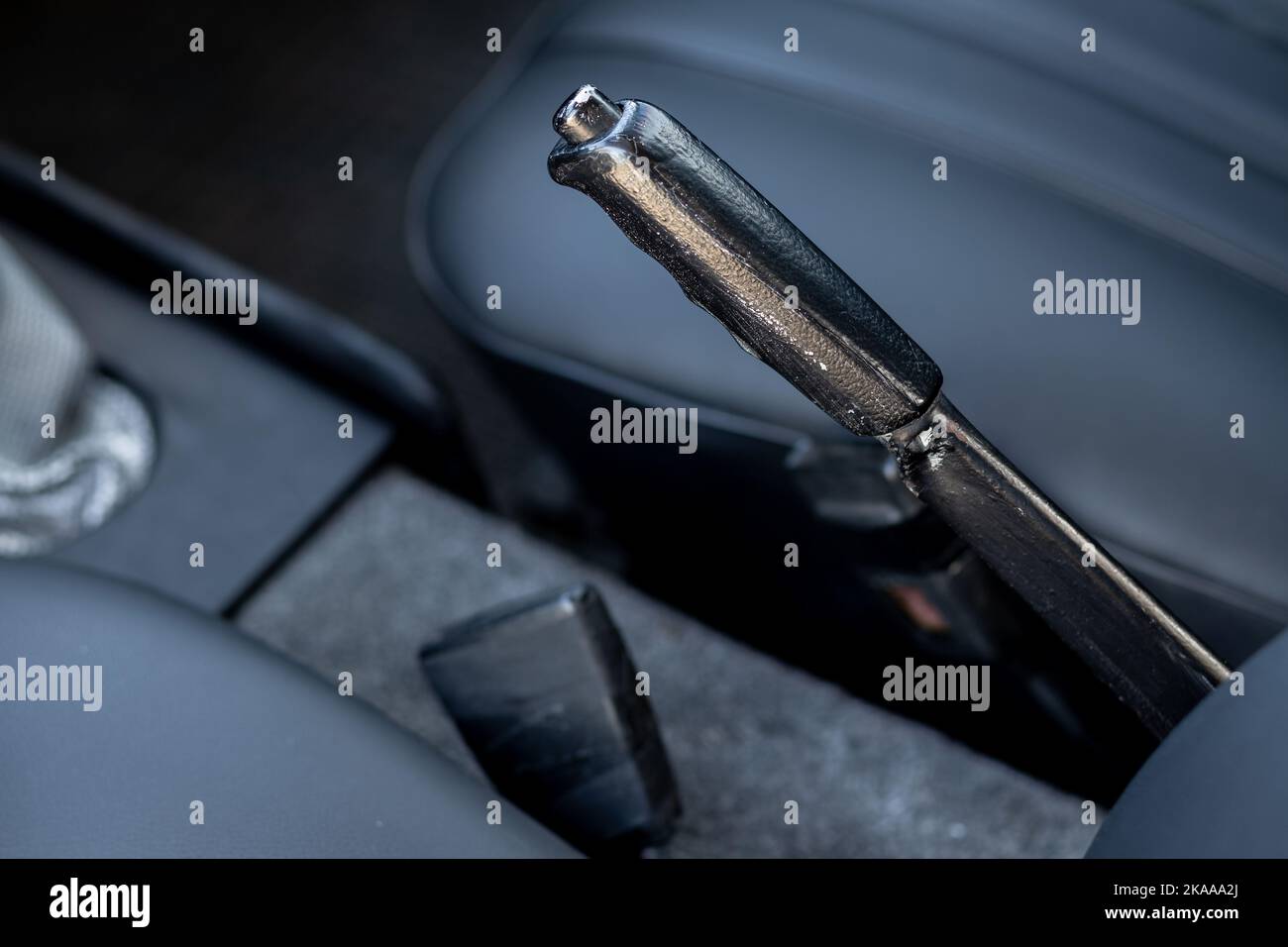 Handbremse und Gangschaltung eines alten Autos Stockfoto