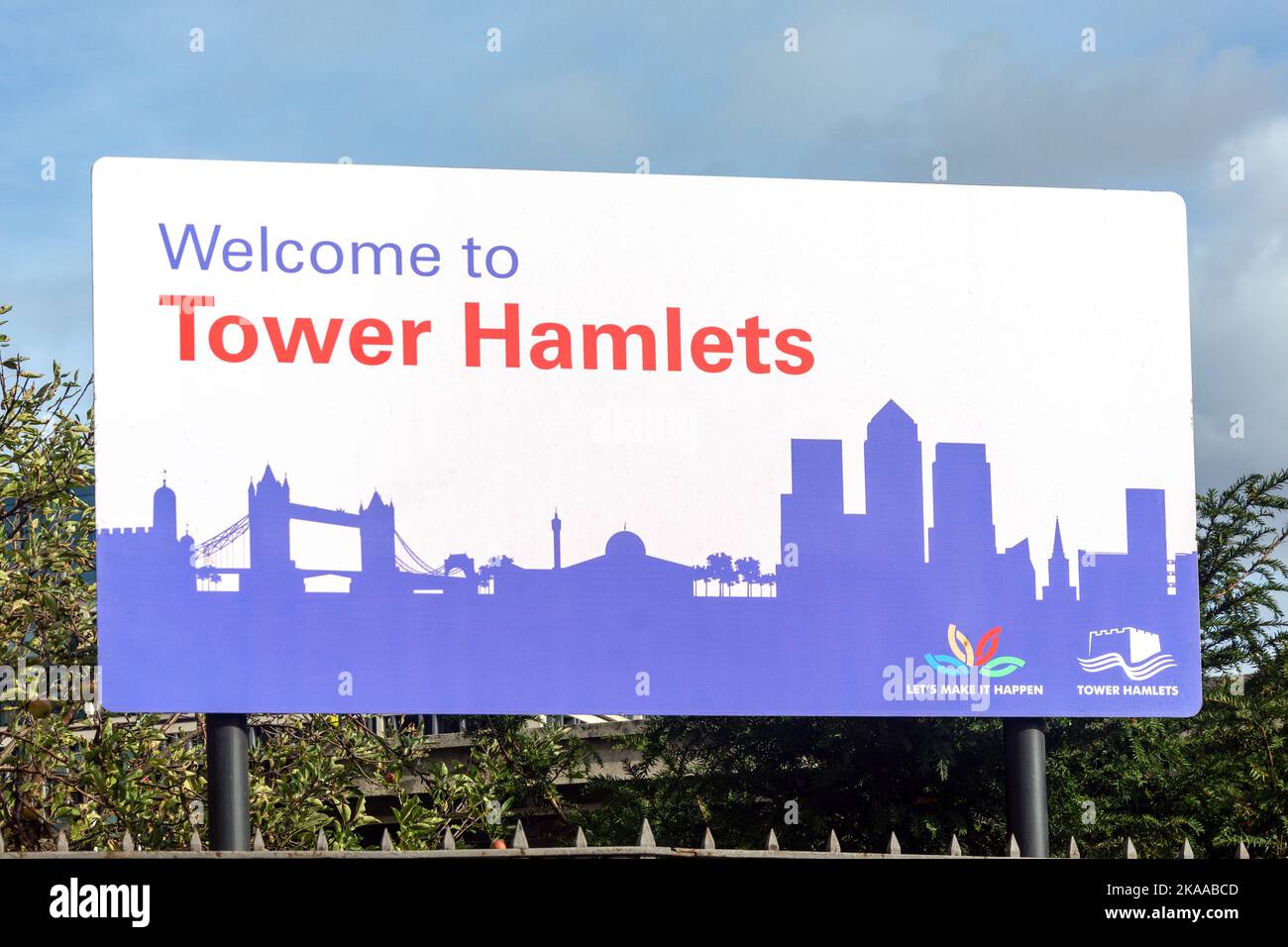 Schild „Welcome to Tower Weiler“, Trinity Square Gardens, Tower Hill, London Borough of Tower Hamlets, Greater London, England, Großbritannien Stockfoto
