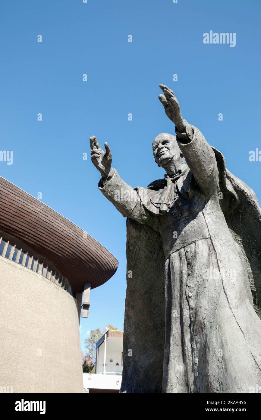 Die Lord's Ark Kirche (Arka Pana), unsere Lady Queen von Polen, erbaut 1967-1977, Nowa Huta, Kraków, Polen, Oktober 2022 Stockfoto