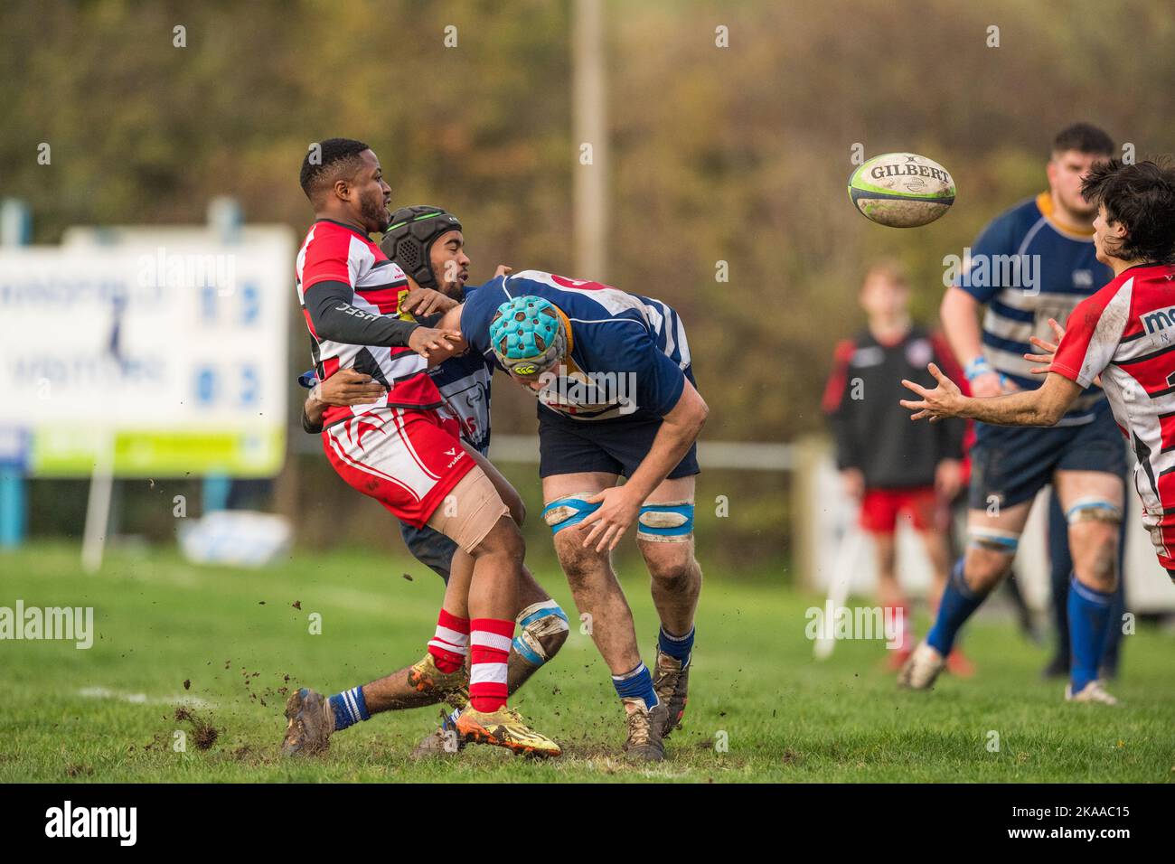 Englische Amateur-Rugby-Union-Spieler, die in einem Ligaspiel spielen. Stockfoto