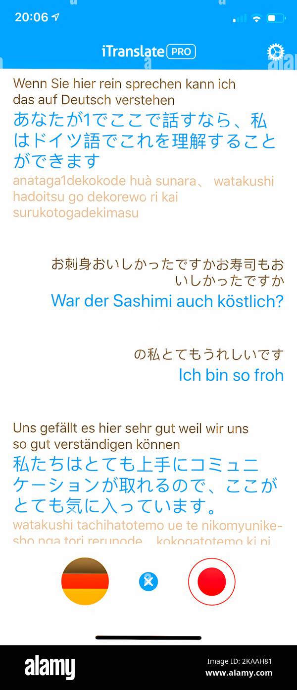 Screenshot des Gesprächs: Drückt man vor dem Sprechen die deutsche oder japanische Flagge, folgt die Übersetzung in die andere Sprache schriftlich, in phonetischer Transkription und auch akustisch Stockfoto