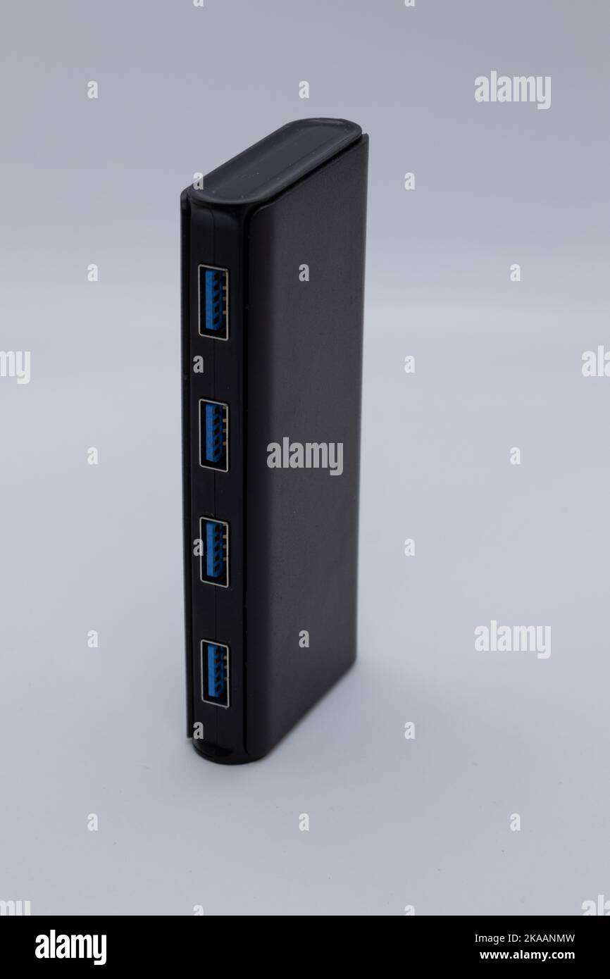 Mehrere Anschlüsse für USB-Eingang, schwarze und kleine Objekte Stockfoto