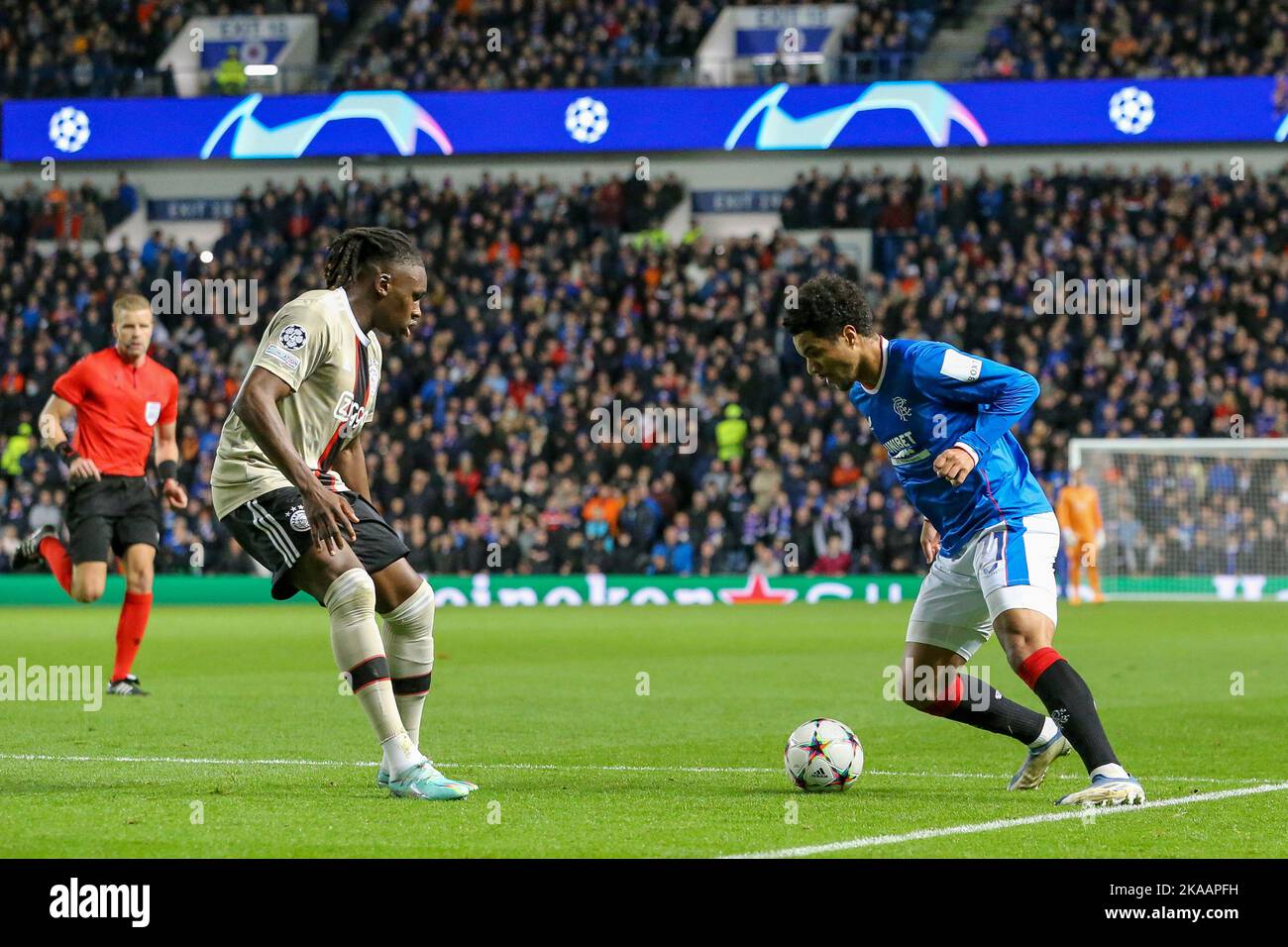 Glasgow, Großbritannien. 01.. November 2022. Die Rangers spielten Ajax in der UEFA Champions League Group Ein Spieltag sechs im Ibrox-Stadion, der Heimat der Rangers. Das Endergebnis war Rangers 1, Ajax 3. Tavernier erzielte für die Rangers eine Strafe (87 Minuten) und die Torschützen für Ajax waren Berghuis (4 Minuten), Kudus (29 Minuten) und Fernandes da Conceigao (89 Minuten). Die Rangers werden nun aus der Konkurrenz ausgeschieden. Kredit; Kredit: Findlay/Alamy Live Nachrichten Stockfoto