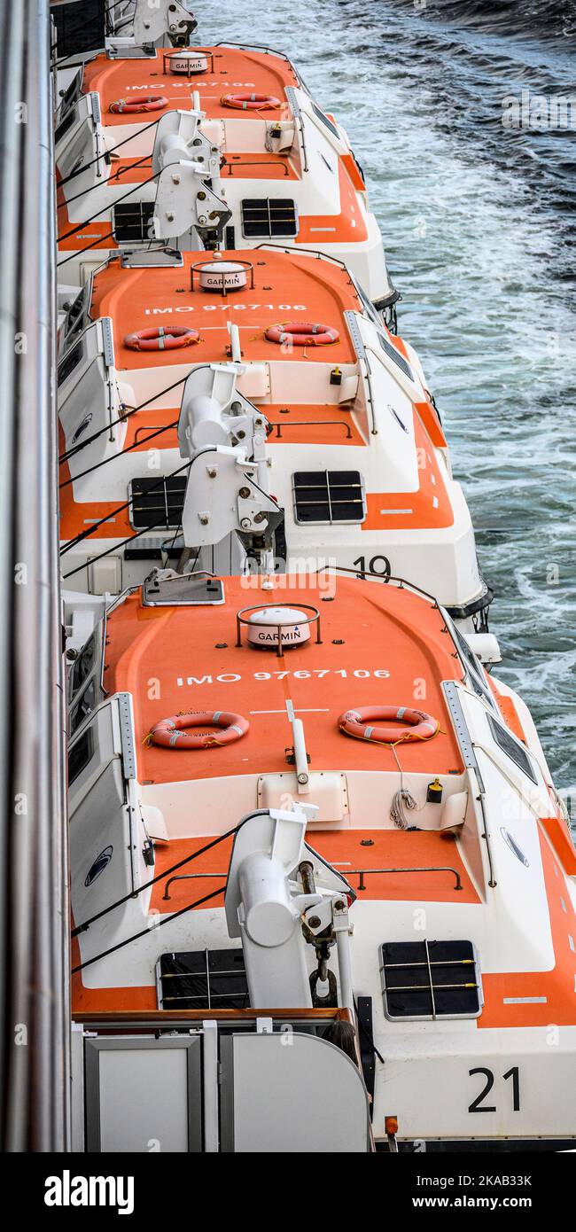 3 Rettungsboote auf der Holland America Nieuw Statendam Stockfoto