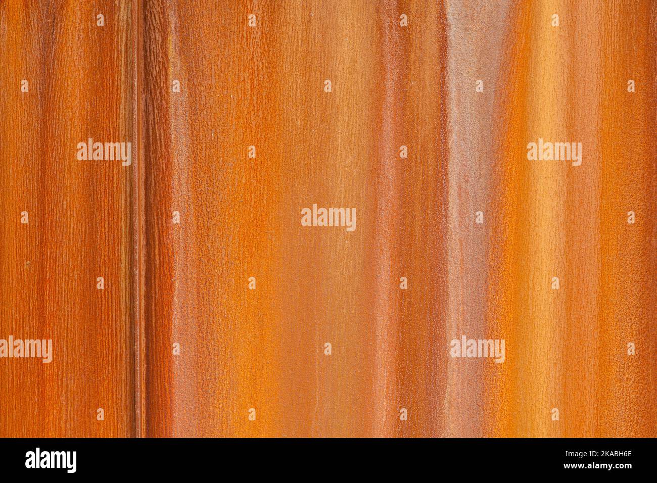 Rostiger Metallhintergrund aus einem alten Industrietank Stockfoto