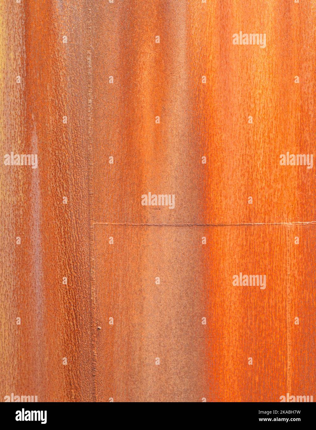 Rostiger Metallhintergrund aus einem alten Industrietank Stockfoto