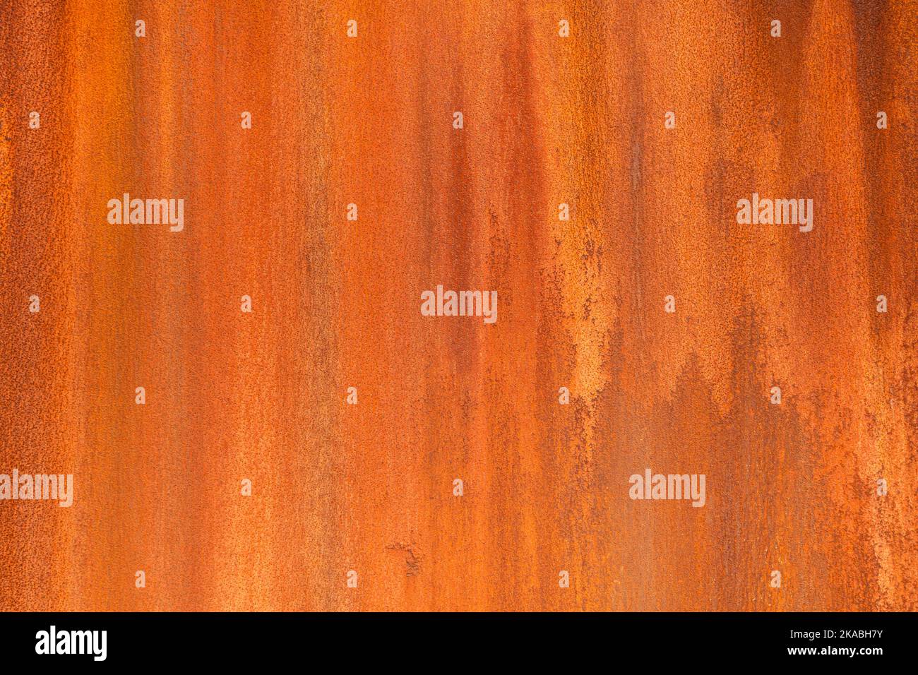Rostiger Metallhintergrund aus einem alten Industrietank Stockfoto