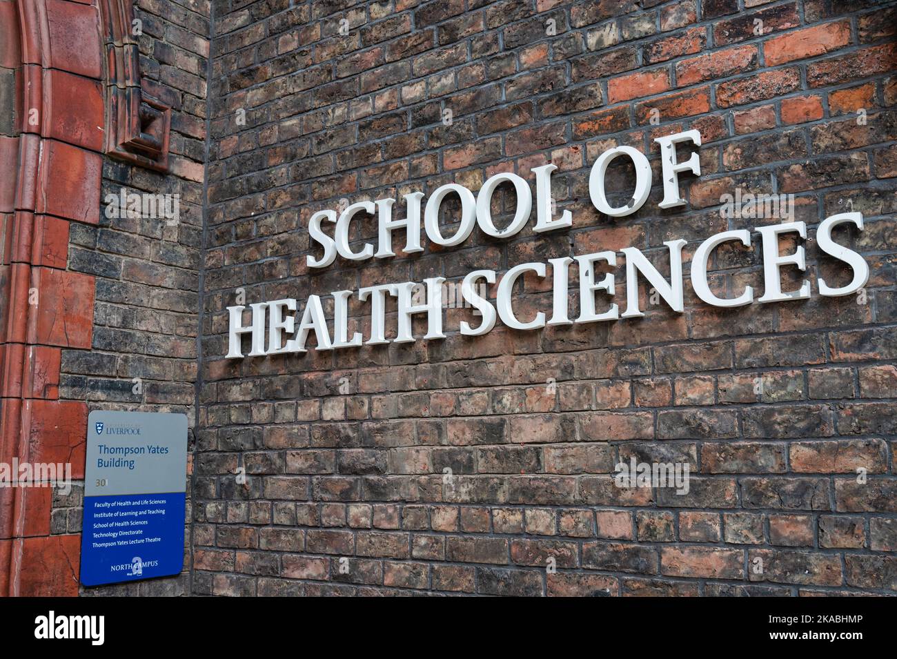 Liverpool, Großbritannien - 8. September 2022: Das Thompson Yates-Gebäude der School of Health Sciences an der University of Liverpool. Stockfoto