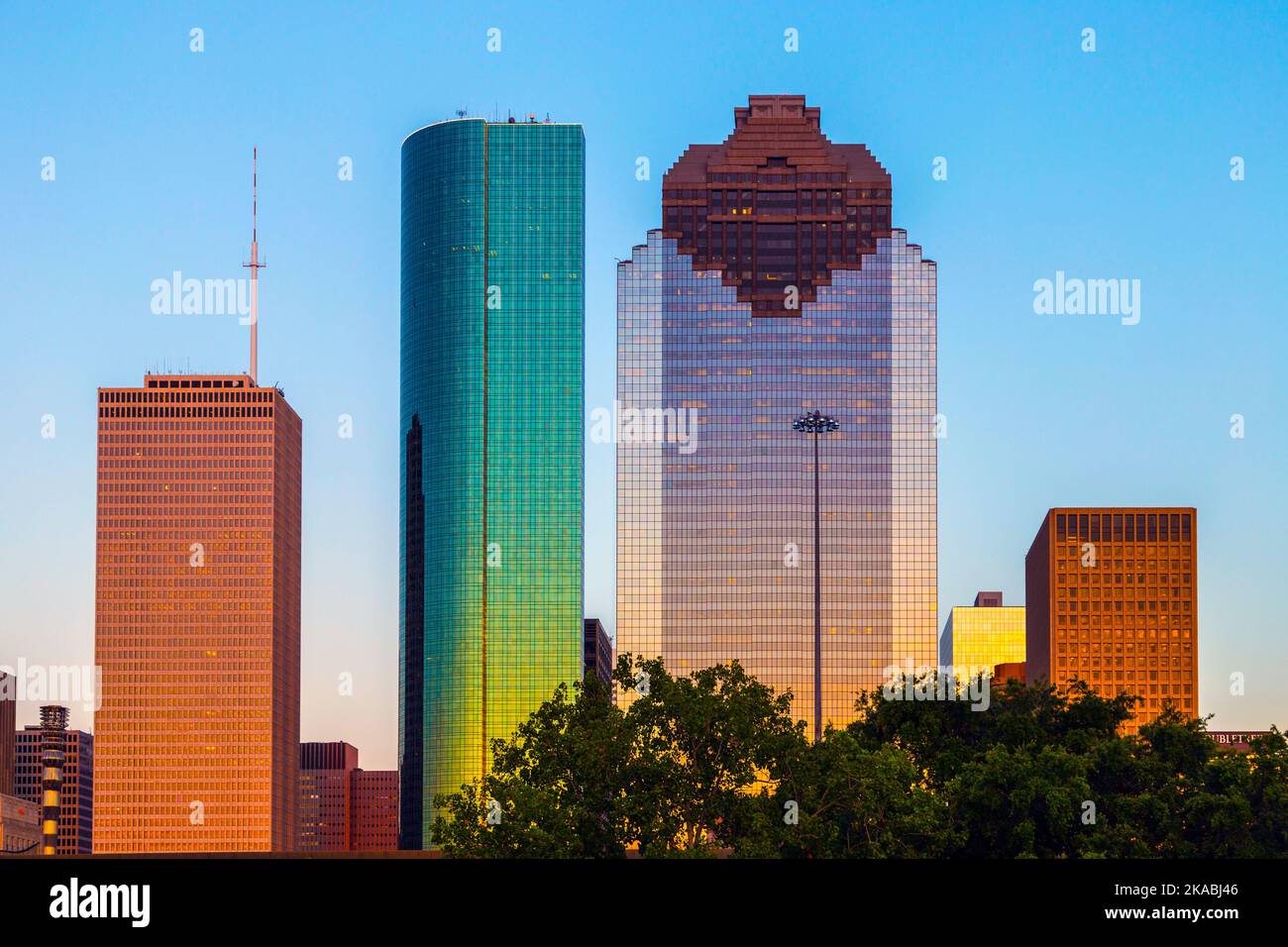 Blick auf die Innenstadt von Houston am späten Nachmittag mit Wolkenkratzer Stockfoto