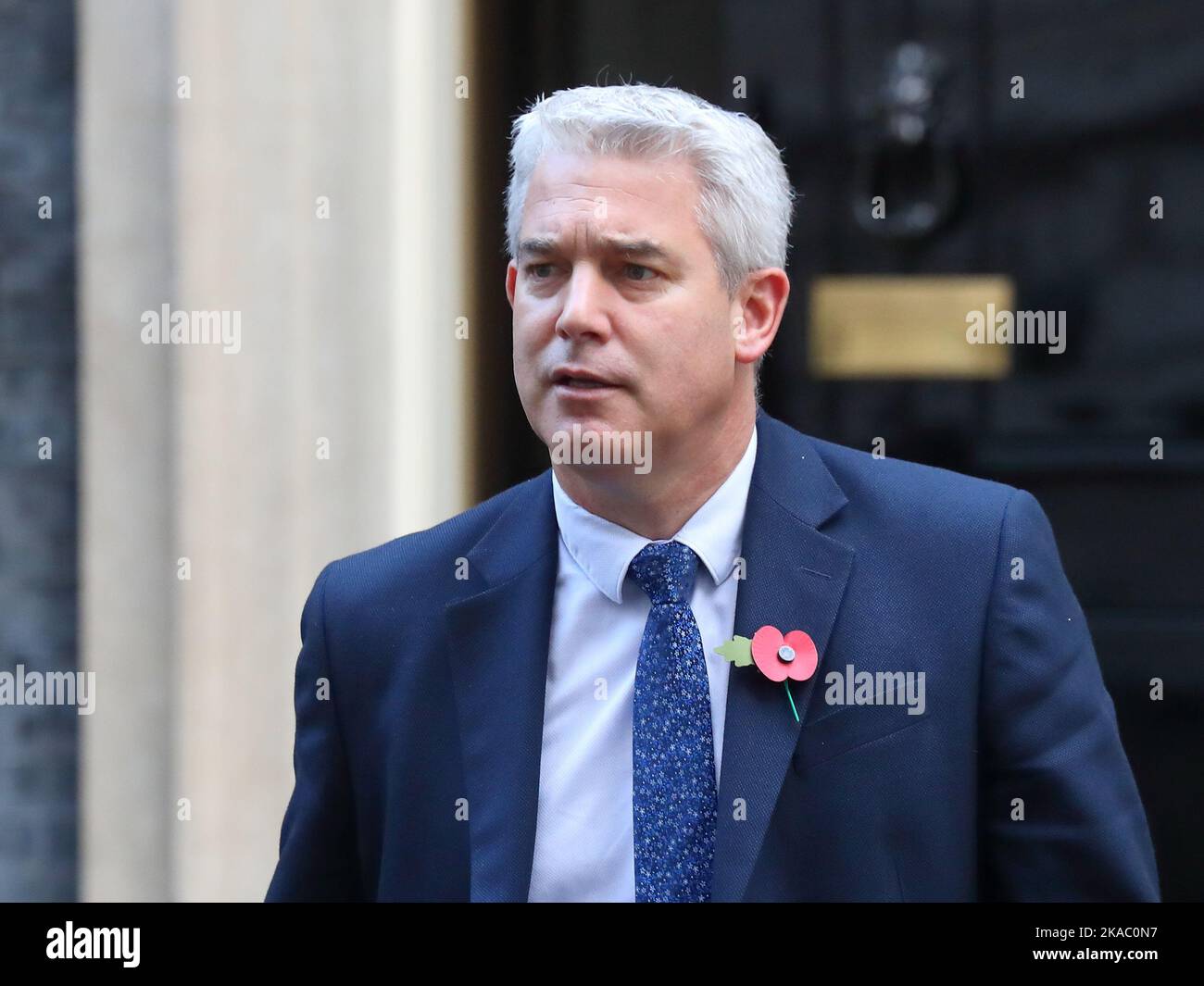 London, Großbritannien, 1.. November 2022. Steve Barclay, Staatssekretär für Gesundheit und Soziales, verlässt die Downing Street Nr. 10 nach der wöchentlichen Kabinettssitzung. Stockfoto