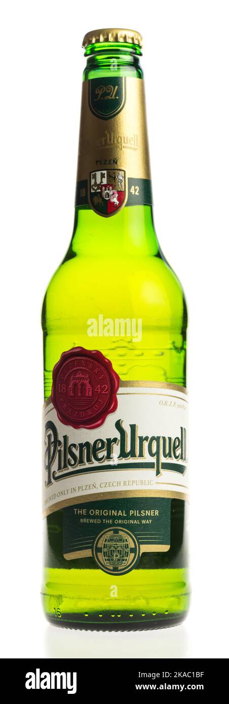 Flasche tschechischer Urquell Pilsner isoliert auf weißem Hintergrund Stockfoto