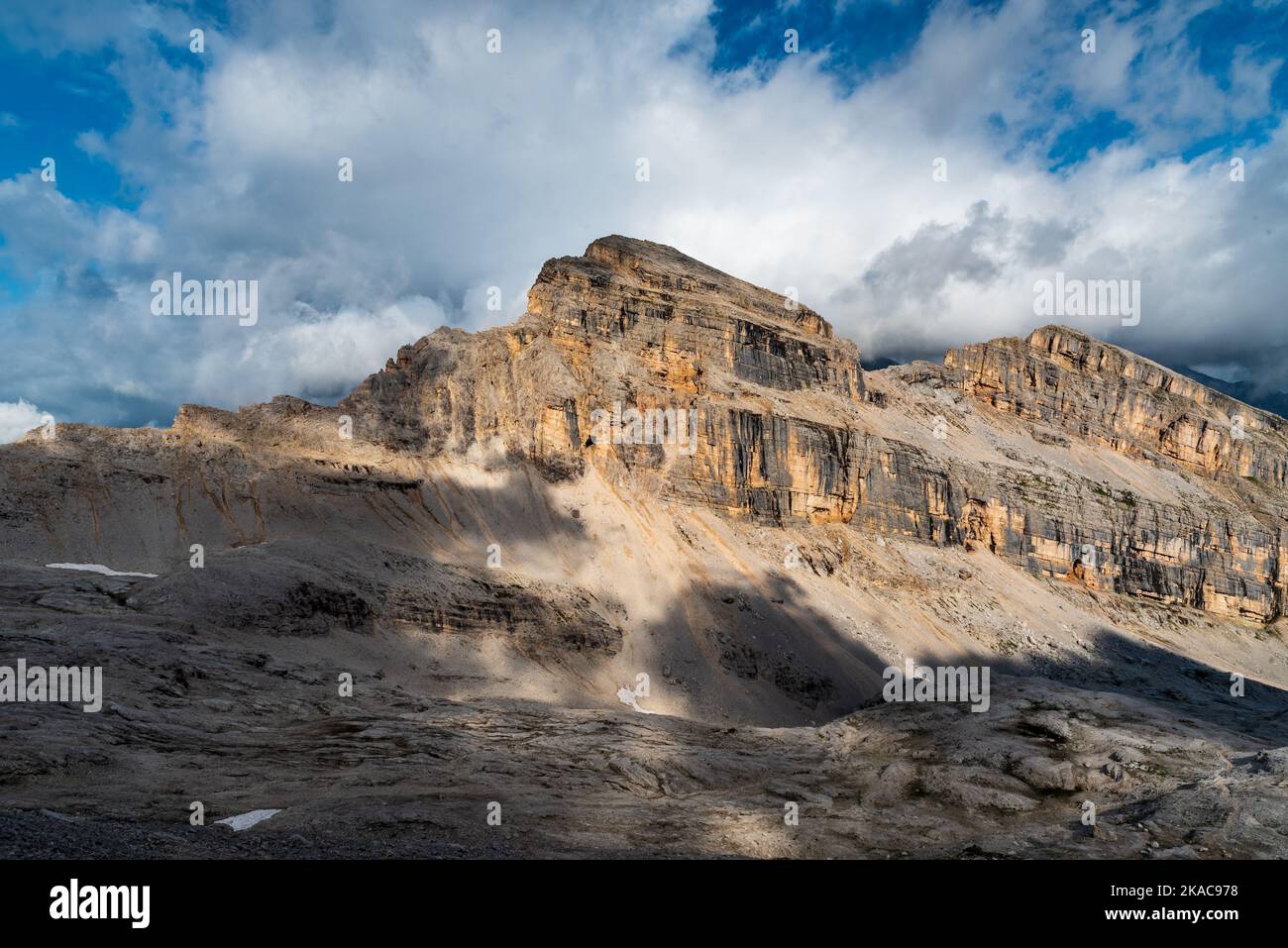 Cima Campestrins Sud und Cima Campestrins Nord vom Bivacco della Pace am Monte Castello in der Fanes-Berggruppe in den Dolomiten Stockfoto