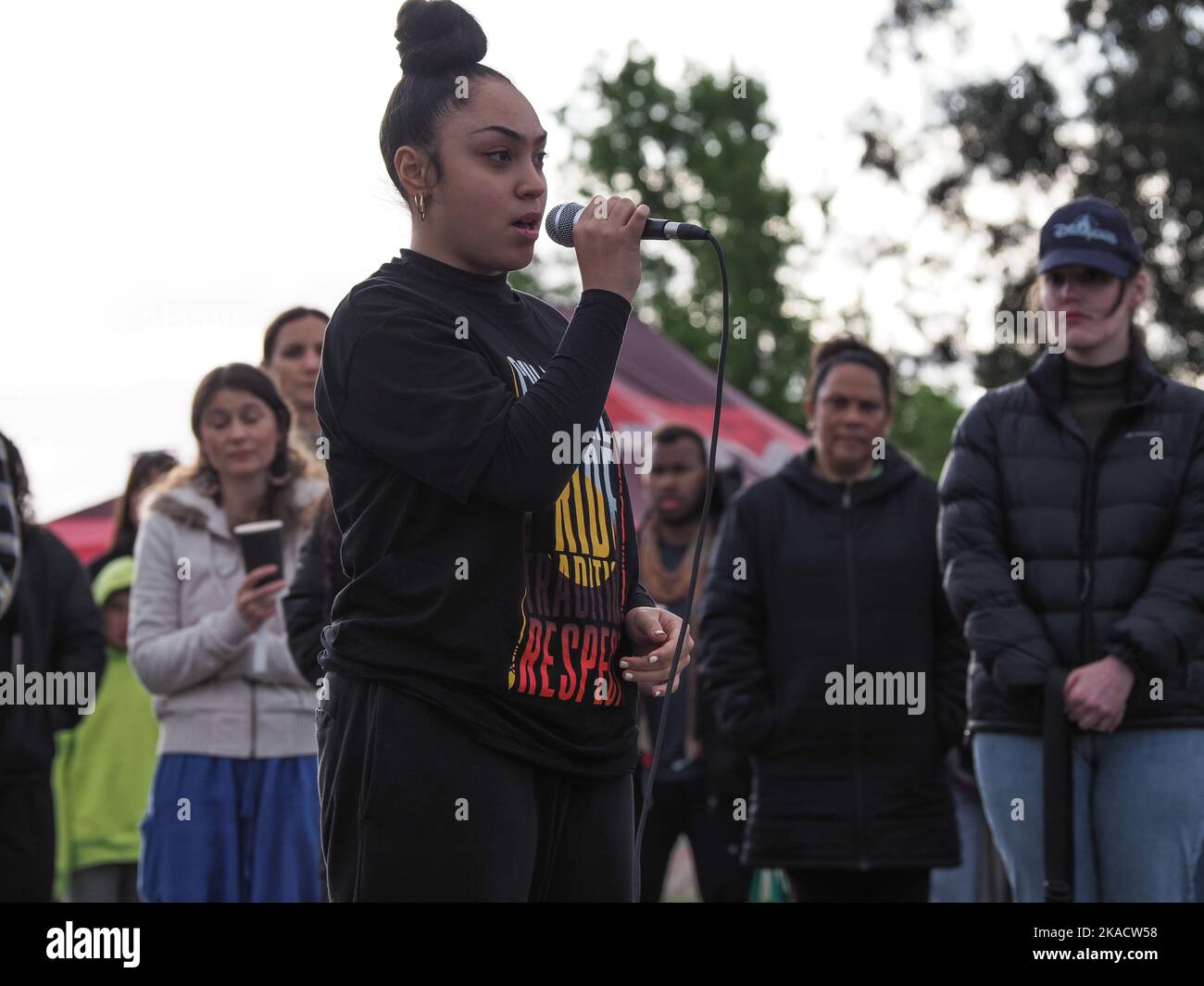 Canberra, Australien, 02/11/2022, Hunderte von Menschen versammelten sich in der Botschaft des Aboriginal Tent in Canberra, um an Cassius Turvey zu erinnern Stockfoto