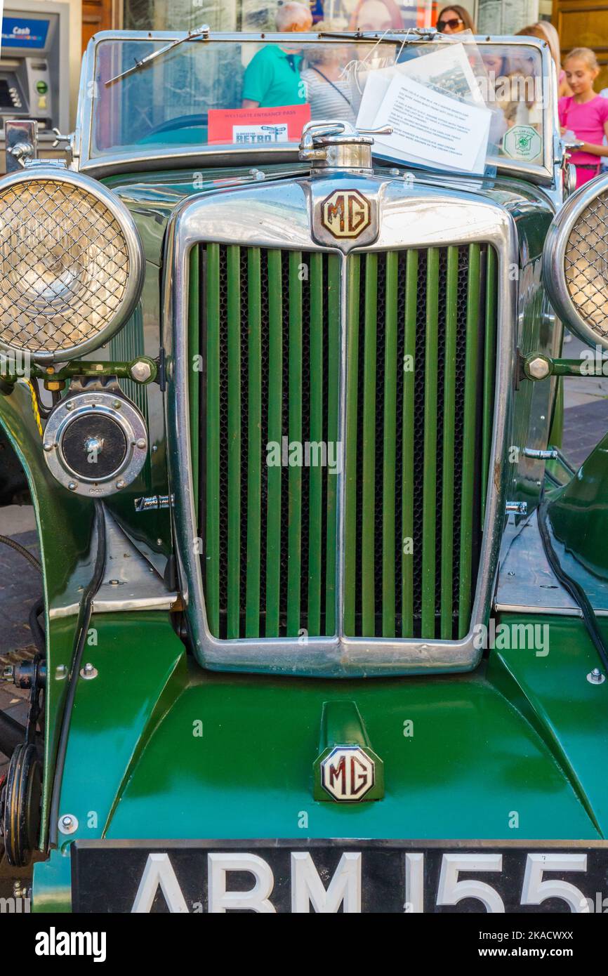 1936 MG im Zentrum von Gloucester Stockfoto