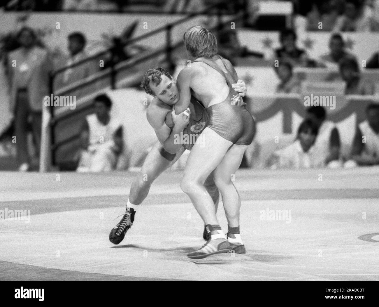 OLYMPISCHES SUMMERGAMES IN LOS ANGELES USA 1984Sören Claesson Sweden und Klaus Myren im Wrestling im Bereich der Achtel Stockfoto