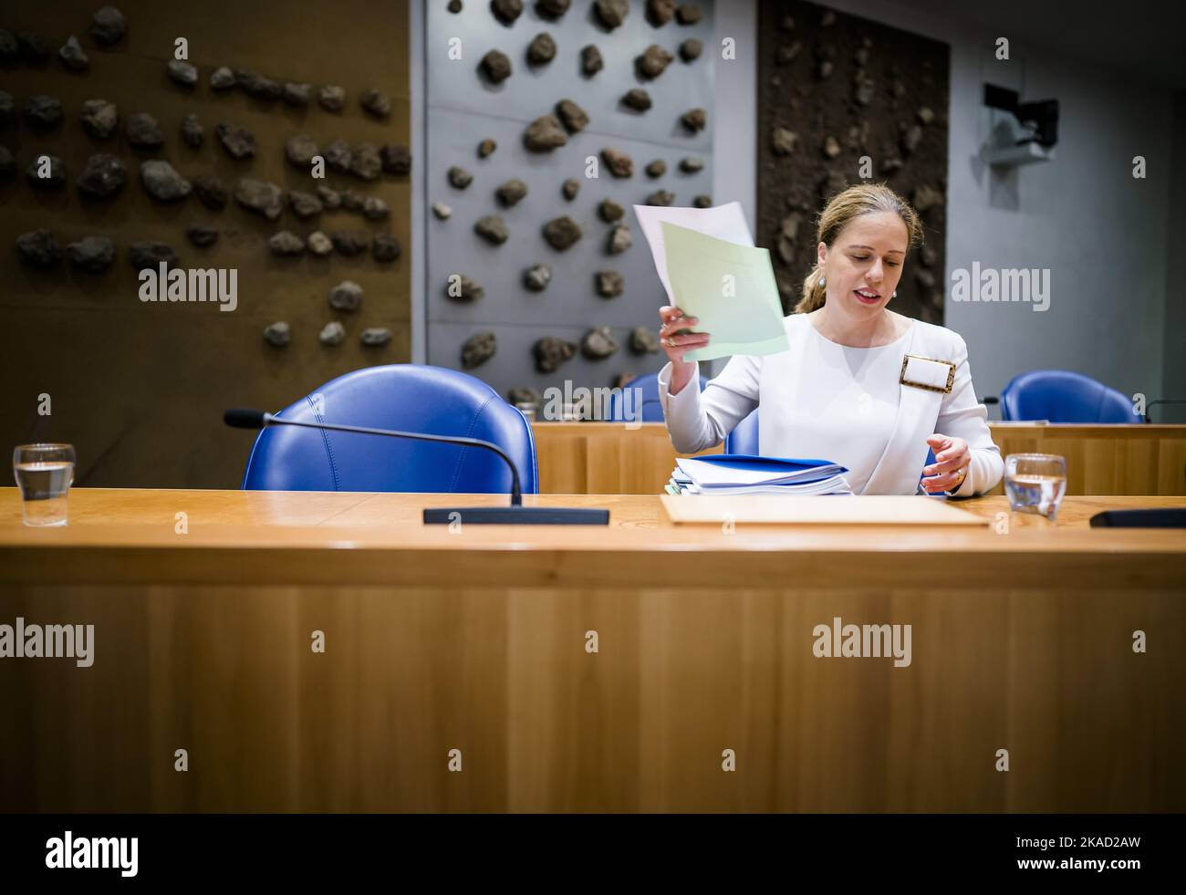 DEN HAAG - Niederlande, 2022-11-02 13:12:03 DEN HAAG - Carola Schouten, Ministerin für Armutspolitik, Partizipation und Renten, vor einer Debatte über das künftige Rentengesetz im Repräsentantenhaus. ANP BART MAAT netherlands Out - belgium Out Credit: ANP/Alamy Live News Stockfoto