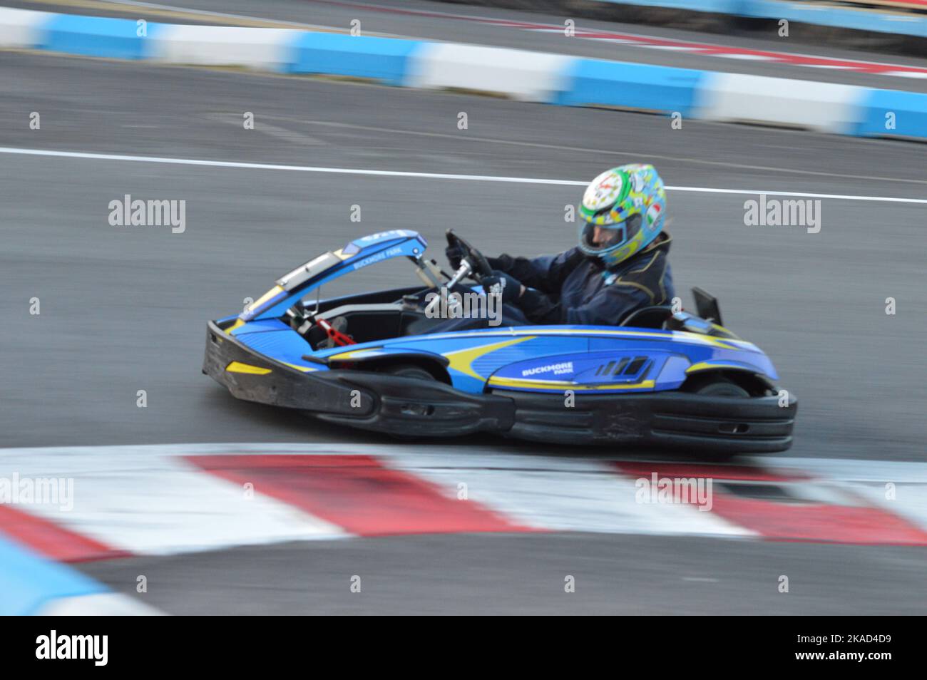 Kartfahren im Buckmore Park Stockfoto