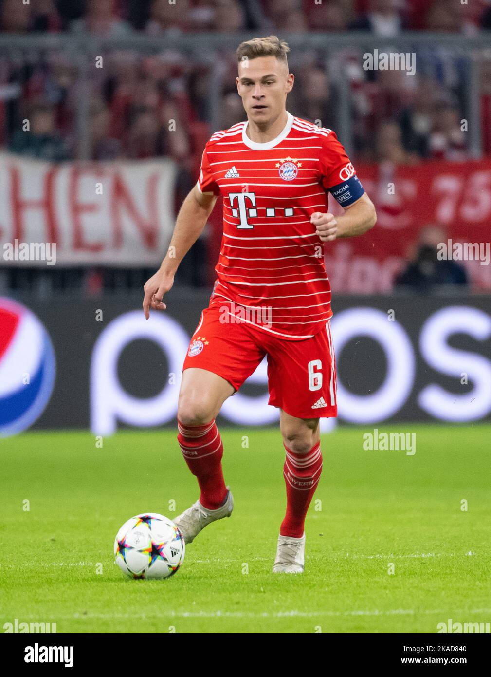 München, Deutschland. 01.. November 2022. Fußball: Champions League, Bayern München - Inter Mailand, Gruppenphase, Gruppe C, Matchday 6 in der Allianz Arena. Joshua Kimmich aus München spielt den Ball. Quelle: Sven Hoppe/dpa/Alamy Live News Stockfoto