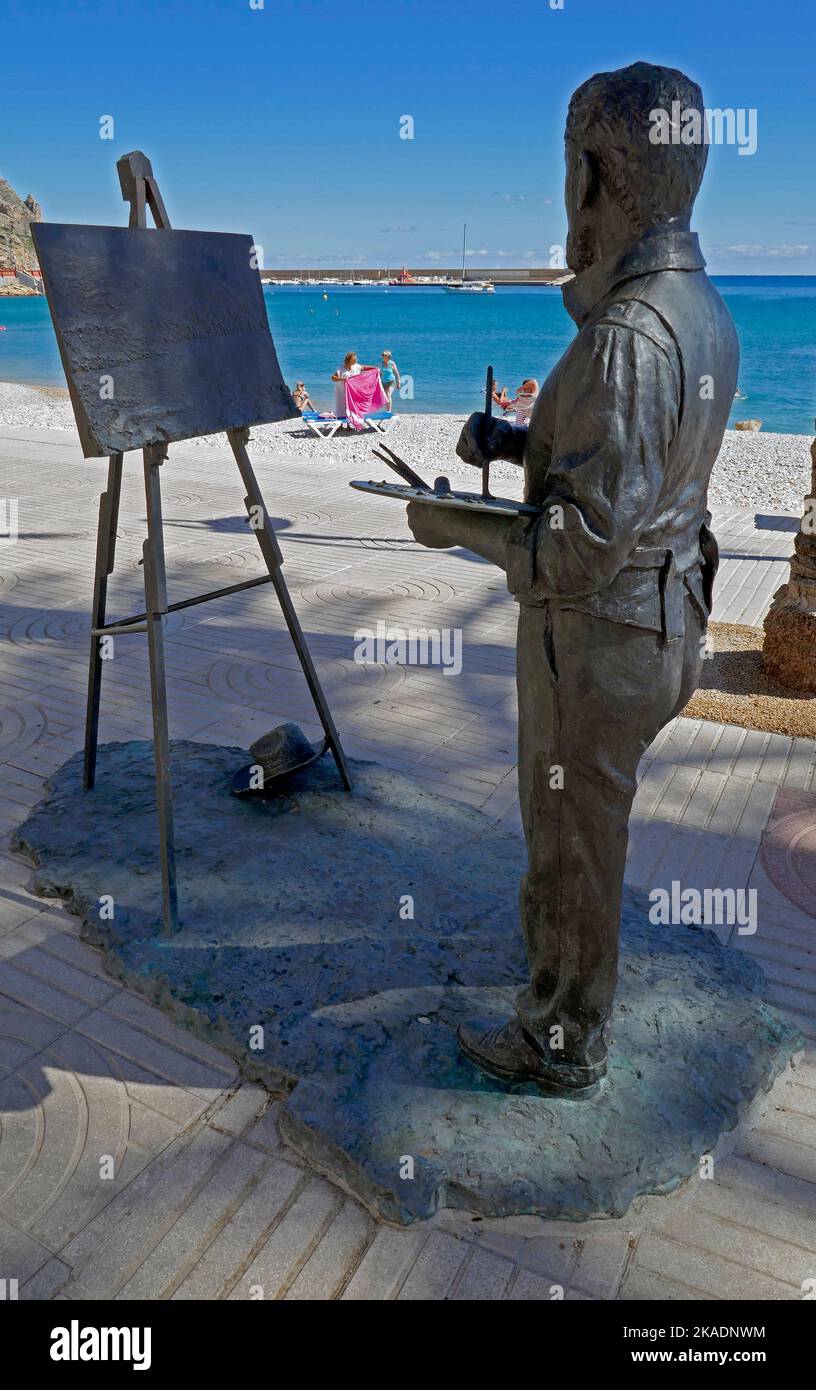 Bronzestatue des Künstlers bei der Arbeit Javea Seafront Spanien Stockfoto