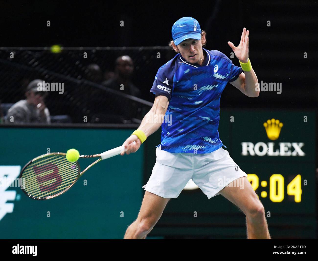 Paris, Frankreich. 02.. November 2022. Paris Rolex Paris Mastert Bercy Day 3 02/11/2022 Alex de Minaur (AUS) gewinnt das zweite Spiel Credit: Roger Parker/Alamy Live News Stockfoto