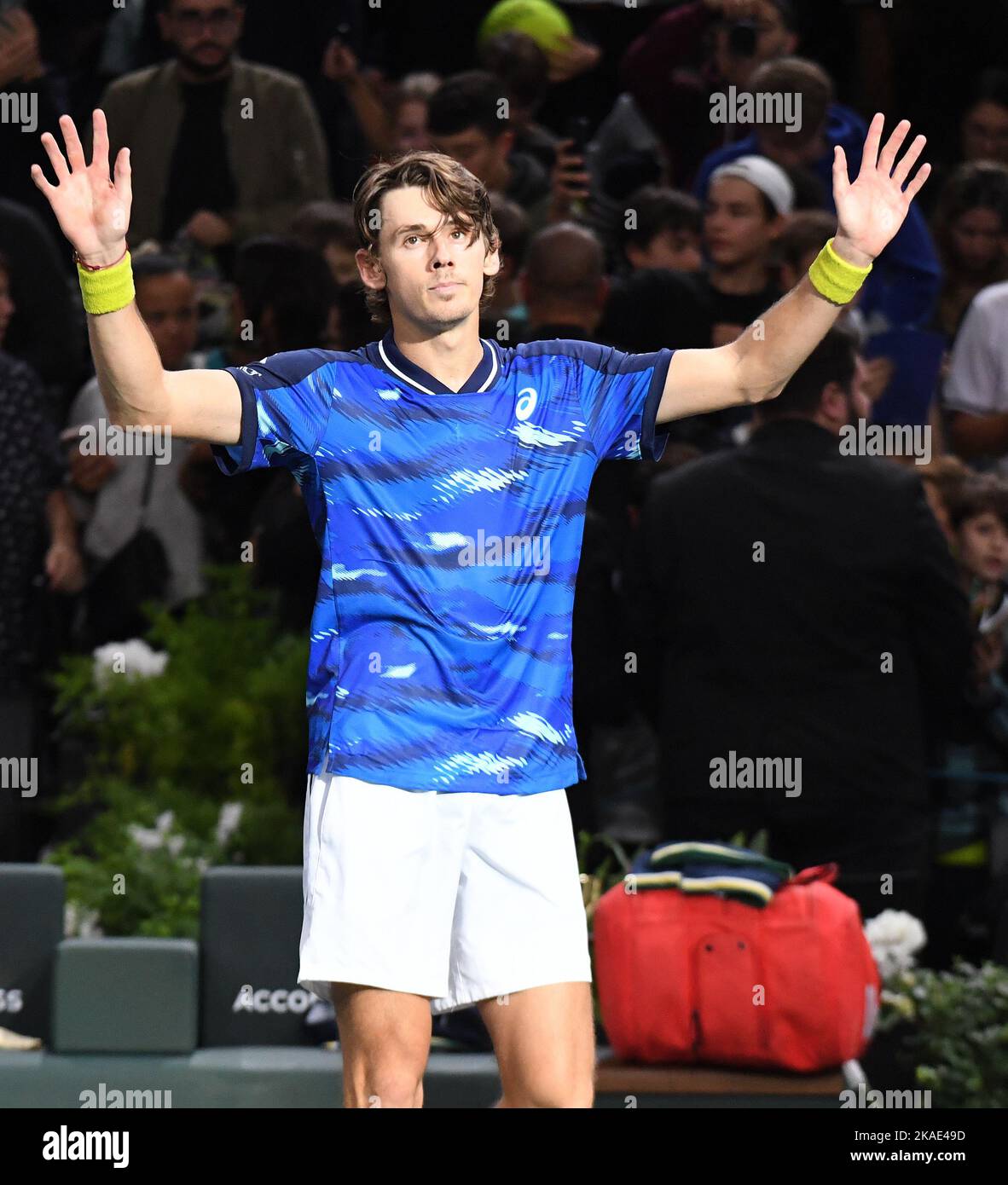 Paris, Fra. 02.. November 2022. Paris Rolex Paris Mastert Bercy Day 3 02/11/2022 Alex de Minaur (AUS) gewinnt das zweite Spiel Credit: Roger Parker/Alamy Live News Stockfoto