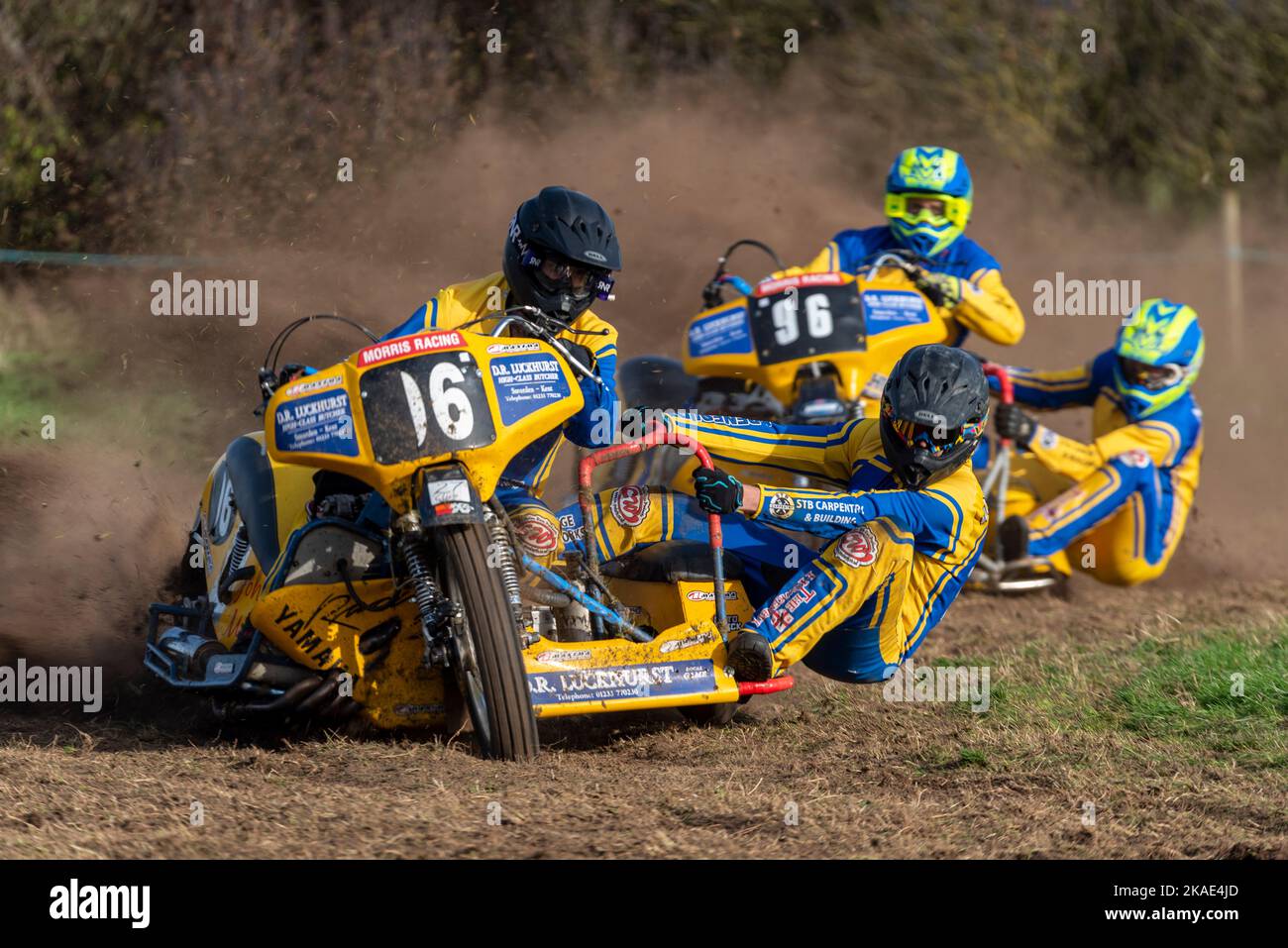 Josh Penfold, Dan Woodbridge Rennen in grasstrack Motorrad-Rennen. Donut Meeting Veranstaltung organisiert vom Southend & District Motorcycle Club, Großbritannien. Seitenwagen Stockfoto