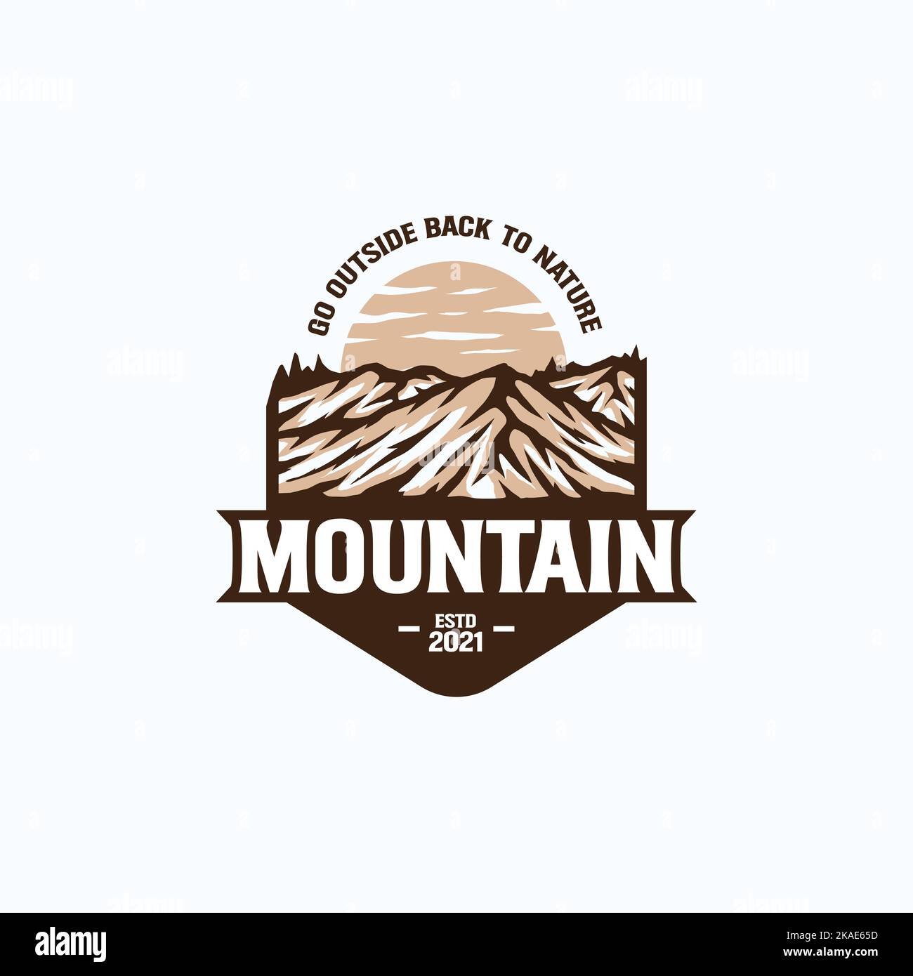 Ein Vektordesign mit Bergabenteuer und Logo-Vorlage für den Außenbereich mit Text „Mountain, Camping“-Konzept Stock Vektor