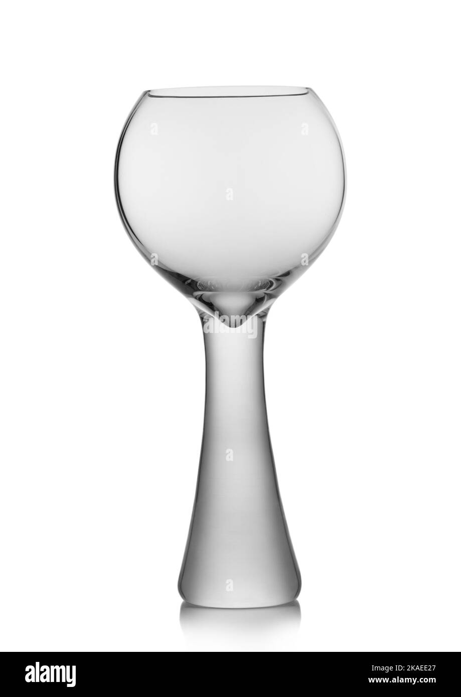 Ballon Form Wein Champagner Kristallglas auf weiß. Stockfoto