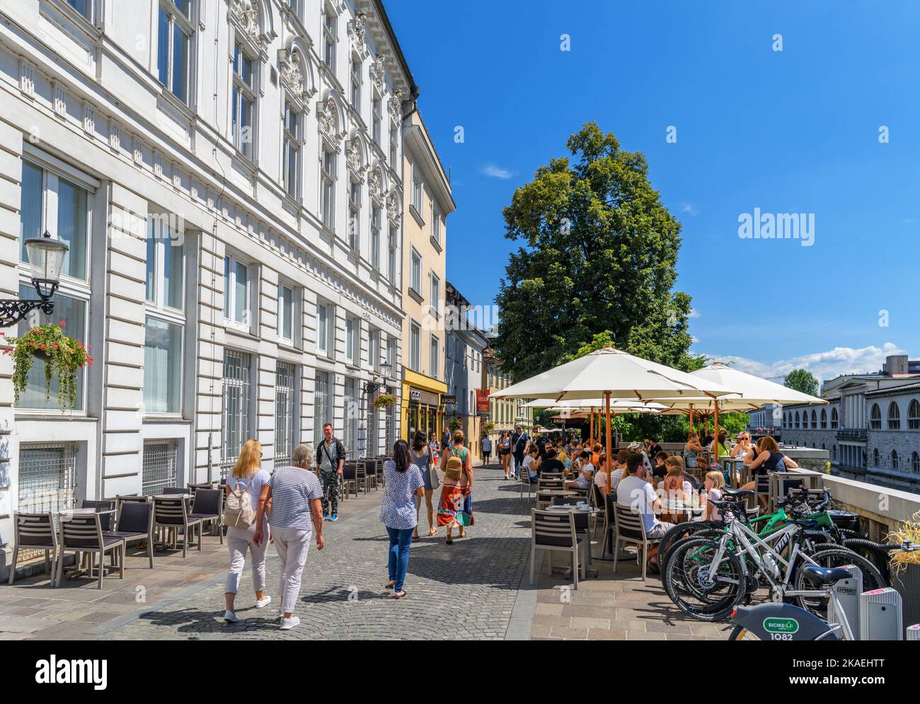 Bars und Cafés auf Petkovškovo nabrežje, Altstadt, Ljubljana, Slowenien Stockfoto