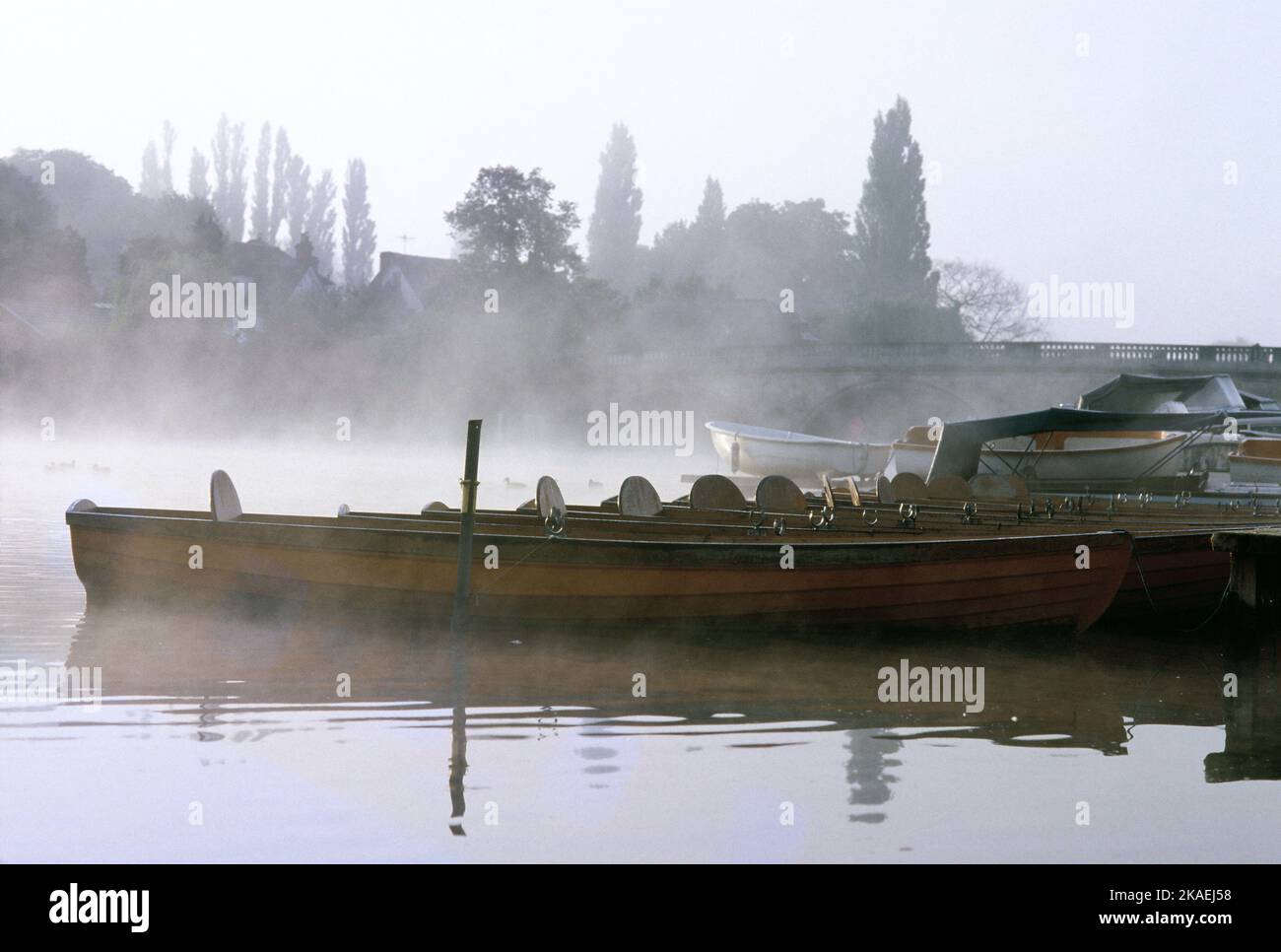 England. Oxfordshire. Henley-on-Thames. Vergnügungsboote auf der Themse. Stockfoto