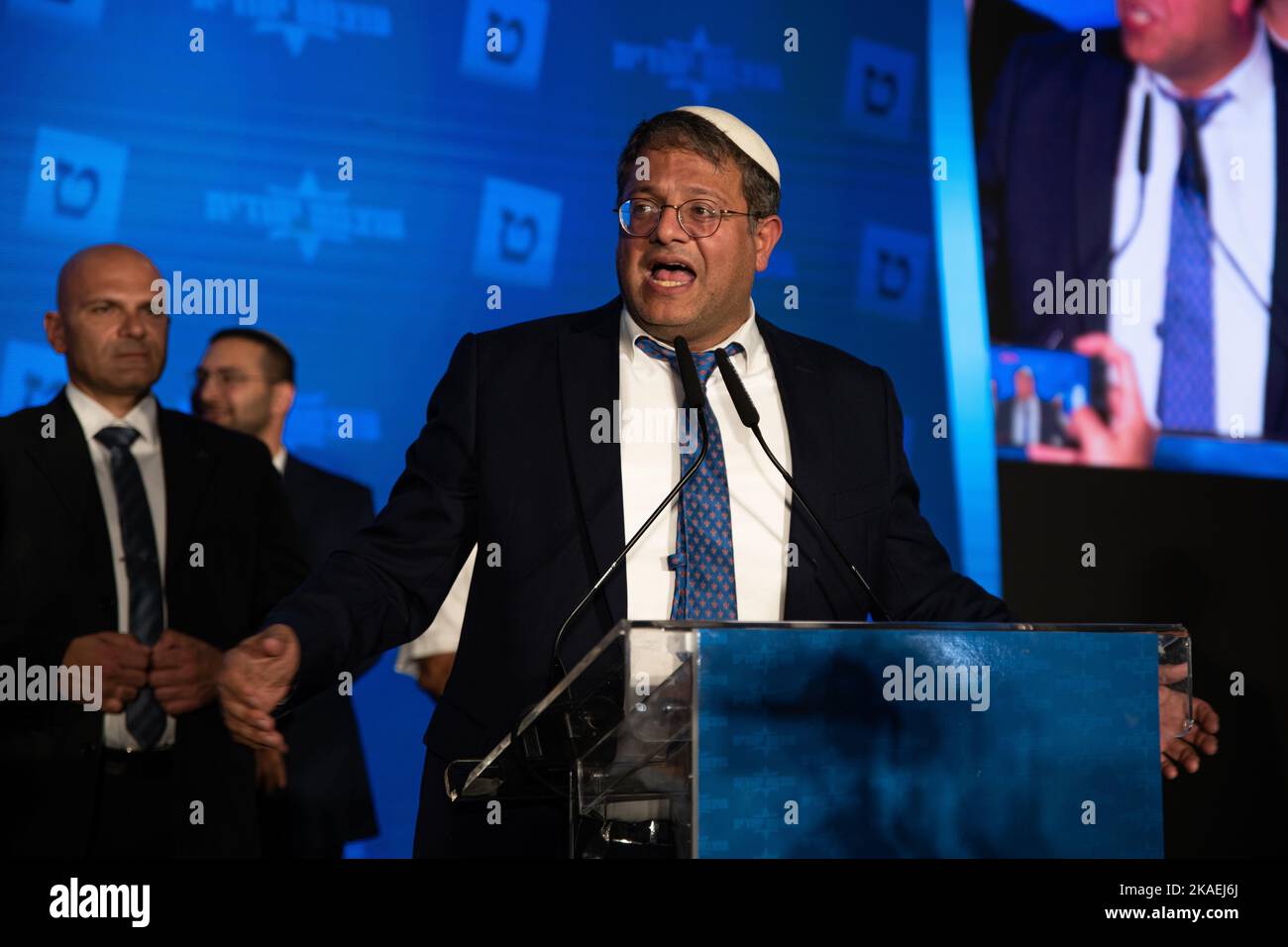 Israel. 02.. November 2022. Itamar Ben Gvir, Leiter der rechtsextremen Partei „Otzma Yehudit“. Feierlichkeiten bei den rechten israelischen Parteien nach den ersten Abstimmungen der Parlamentswahlen 2022, den fünften Parlamentswahlen in weniger als zehn vier Jahren. Jerusalem. November 2. 2022. (Foto von Matan Golan/Sipa USA). Quelle: SIPA USA/Alamy Live News Stockfoto