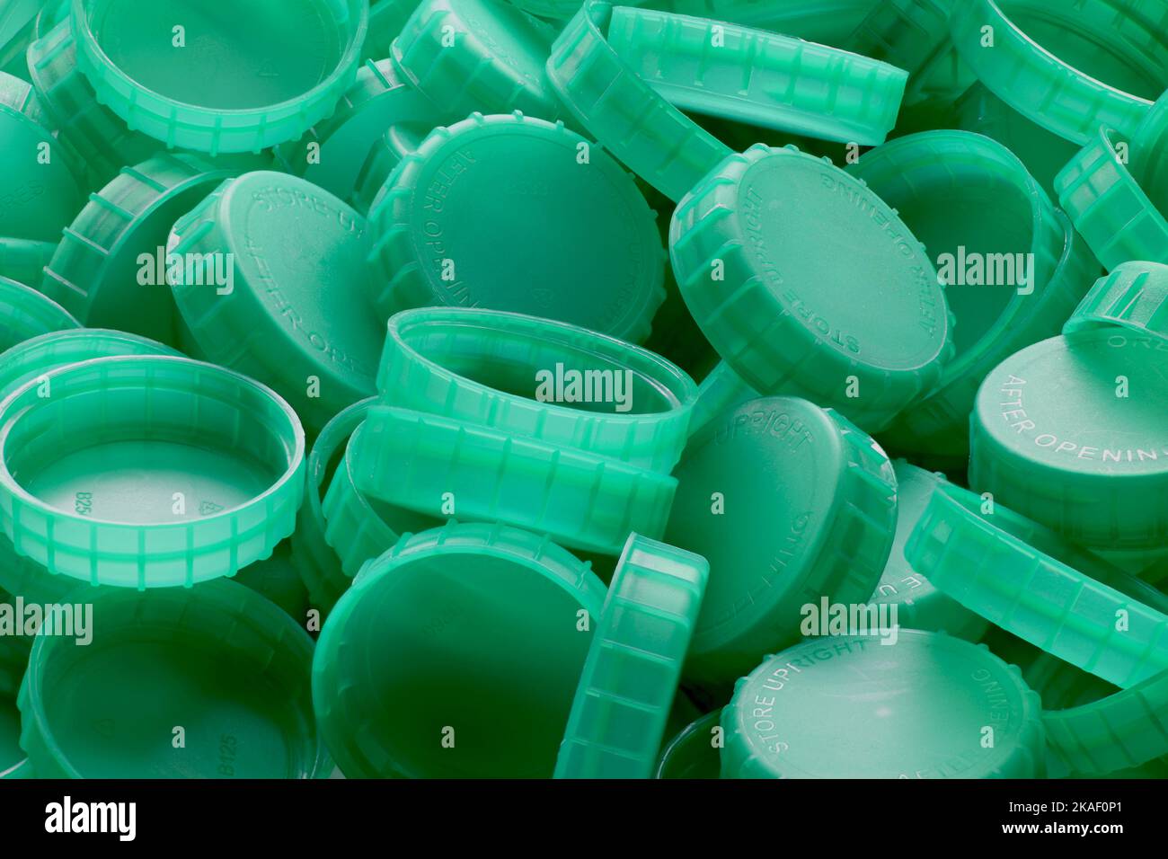 Oberteile Der Grünen Milchflasche Stockfoto