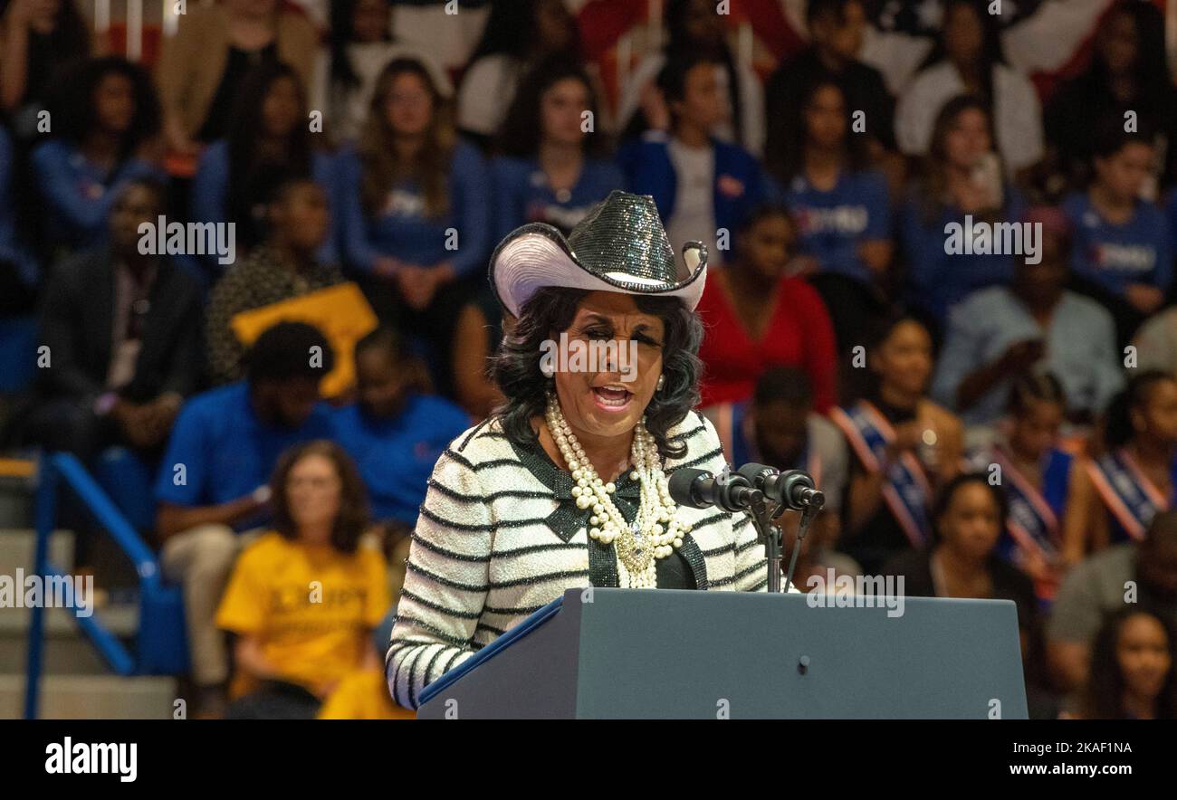 Miami Gardens, Florida, USA. 1.. November 2022. 1. November 2022, Miami Gardens, FL: Die Demokratische Republik Florida Frederica Wilson spricht an der Florida Memorial University, einer historischen schwarzen Hochschule, zur Unterstützung der Demokraten vor den Zwischenwahlen. (Bild: © Dominic Gwinn/ZUMA Press Wire) Stockfoto