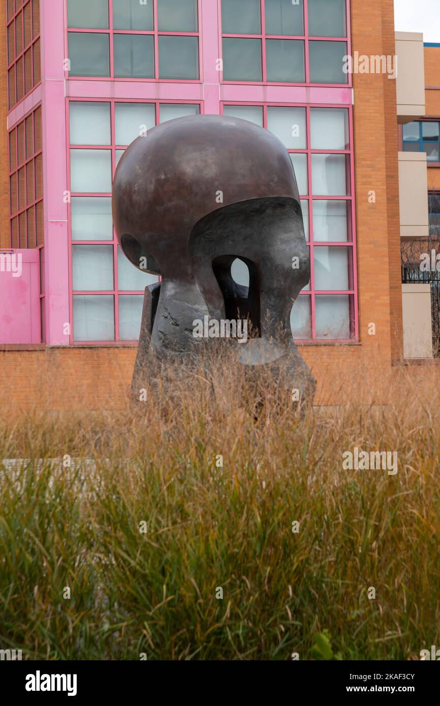 Chicago, Illinois - 'Nuclear Energy', eine Skulptur von Henry Moore, auf dem Gelände der ersten kontrollierten nuklearen Kettenreaktion, die die Tür zu öffnen Stockfoto