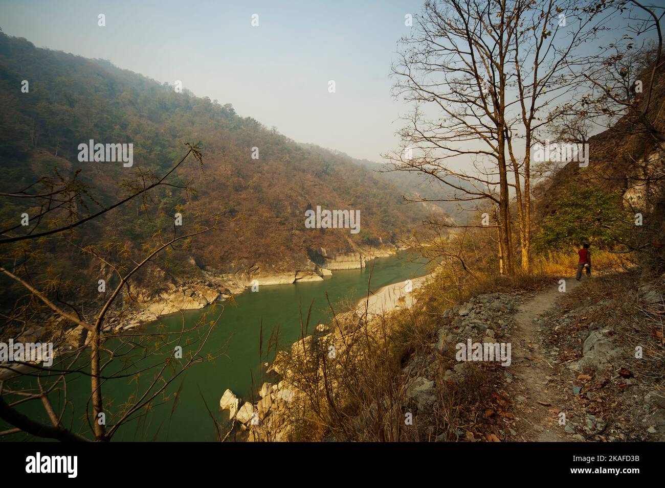 Trail auf der Sarda River Schlucht an der Grenze zu Indien/Nepal. Diese Wanderung wurde durch Jim Corbett in seinem Buch Maneaters of Kumaon, Uttarakhand, Indien, berühmt Stockfoto