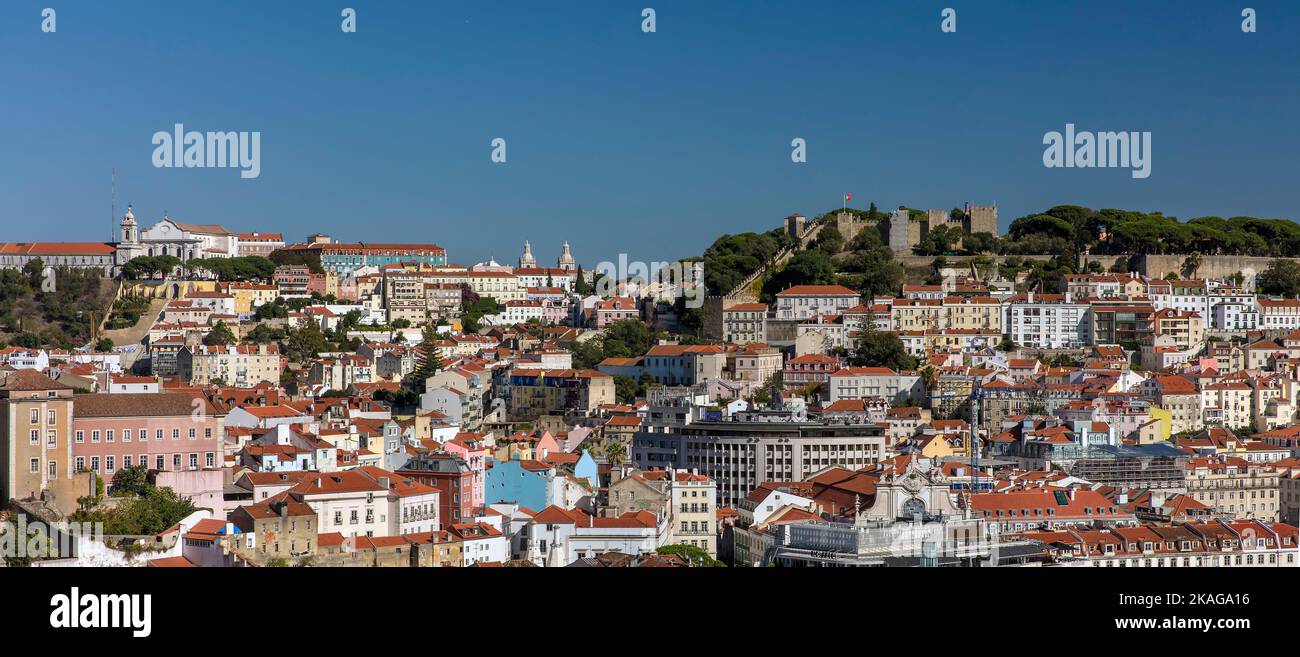 Lissabon, Stadtbild Potugal mit Castelo Sao Jorge auf der rechten Seite Stockfoto