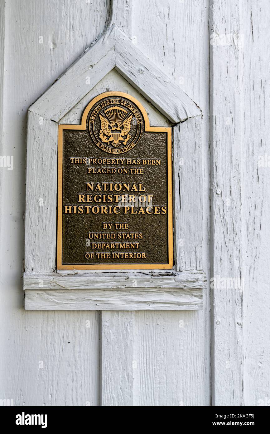 Das National Register of Historic Places Plakette auf der historischen Episcopal Chapel of Rest in Lenoir, North Carolina. Stockfoto