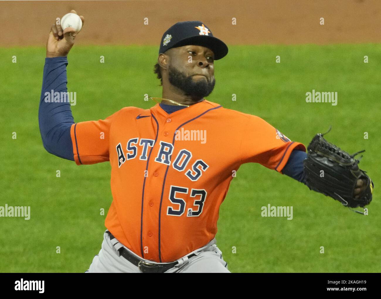 Philadelphia, Usa. 02.. November 2022. Houston Astros startet Pitcher Cristian Javier wirft im fünften Inning gegen die Philadelphia Phillies in Spiel vier der 2022 World Series im Citizens Bank Park in Philadelphia am Mittwoch, 2. November 2022. Foto von Ray Stubblebine/UPI Credit: UPI/Alamy Live News Stockfoto