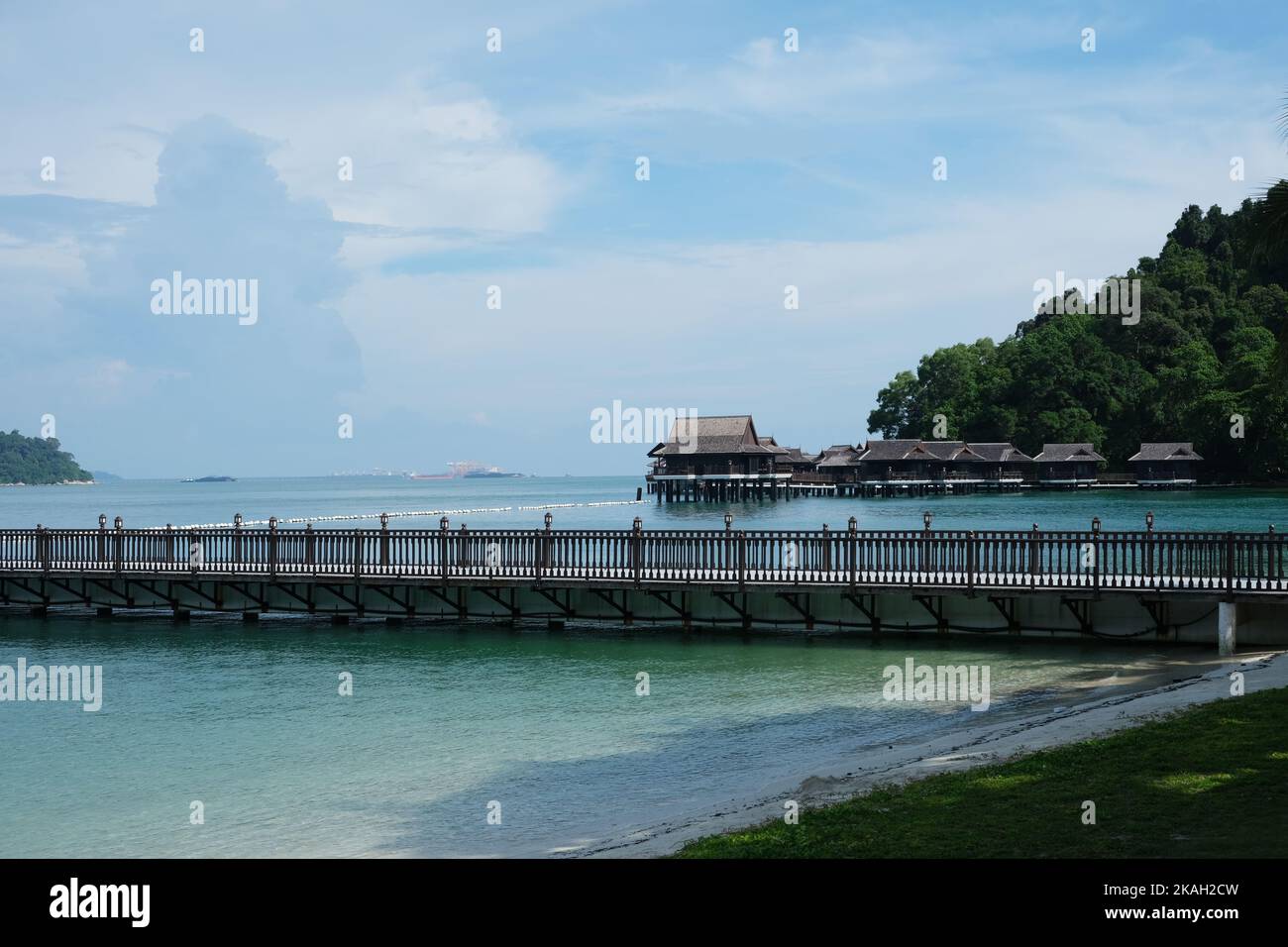 Wunderschönes Resort im Pangkor Laut Resort mit üppigem Grün und Architektur im südöstlichen asien-Stil. Stockfoto