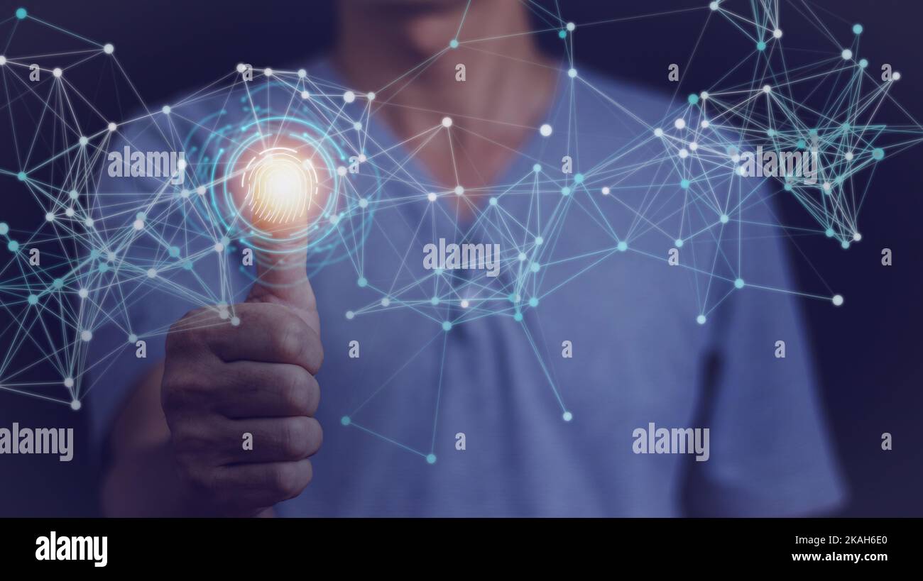 Männer Fingerabdruck-Scanning und biometrische Authentifizierung, Verarbeitung von biometrischen für den Zugriff auf persönliche Daten. Überwachung und Sicherheit Scannen von digitalen Stockfoto