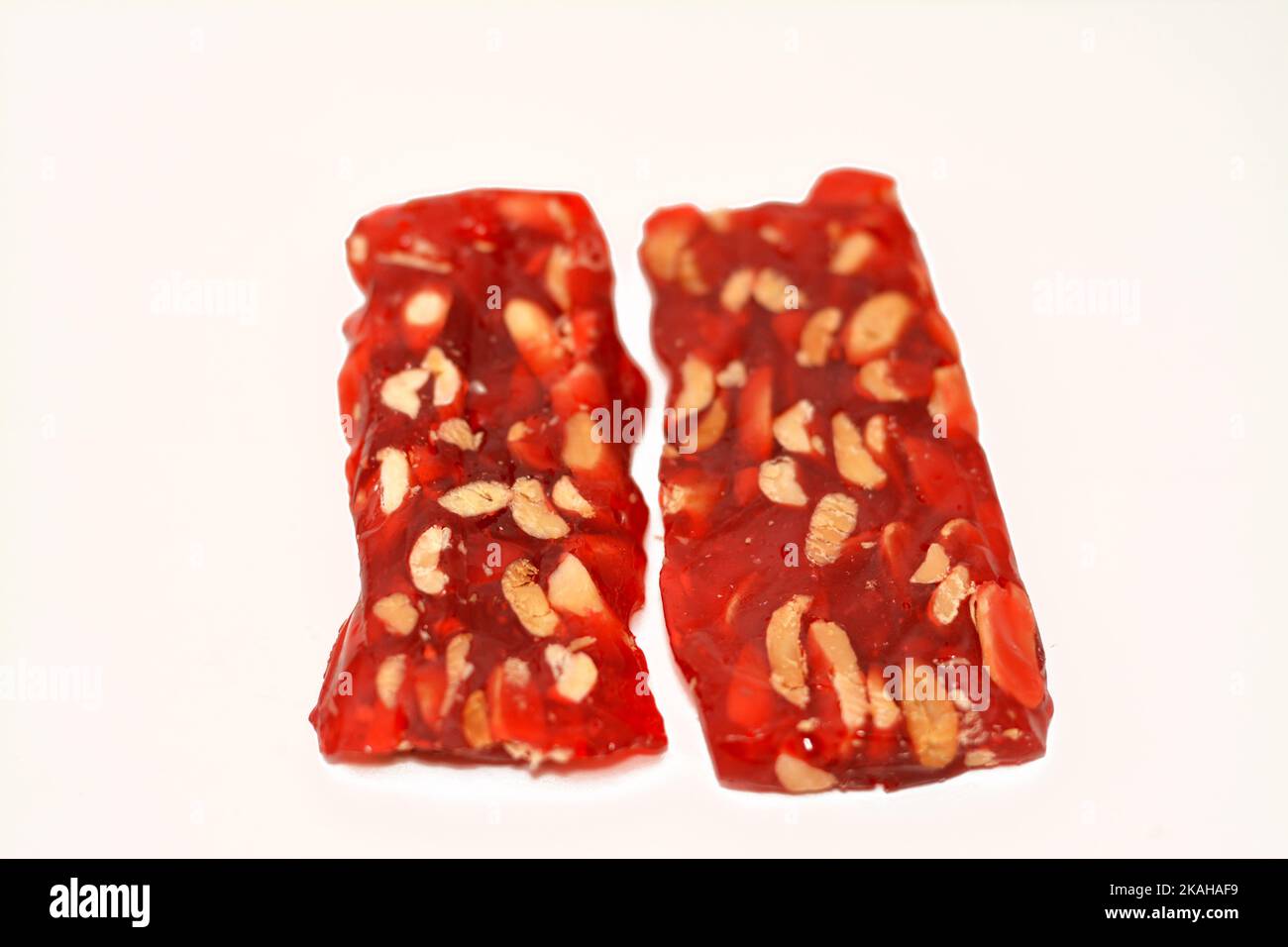 Festliche süße arabische Süßigkeiten Domeya gefüllt mit Erdnüssen ...