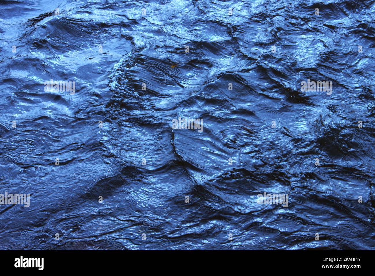 Farm Land Wälder und Kirchen Stockfoto